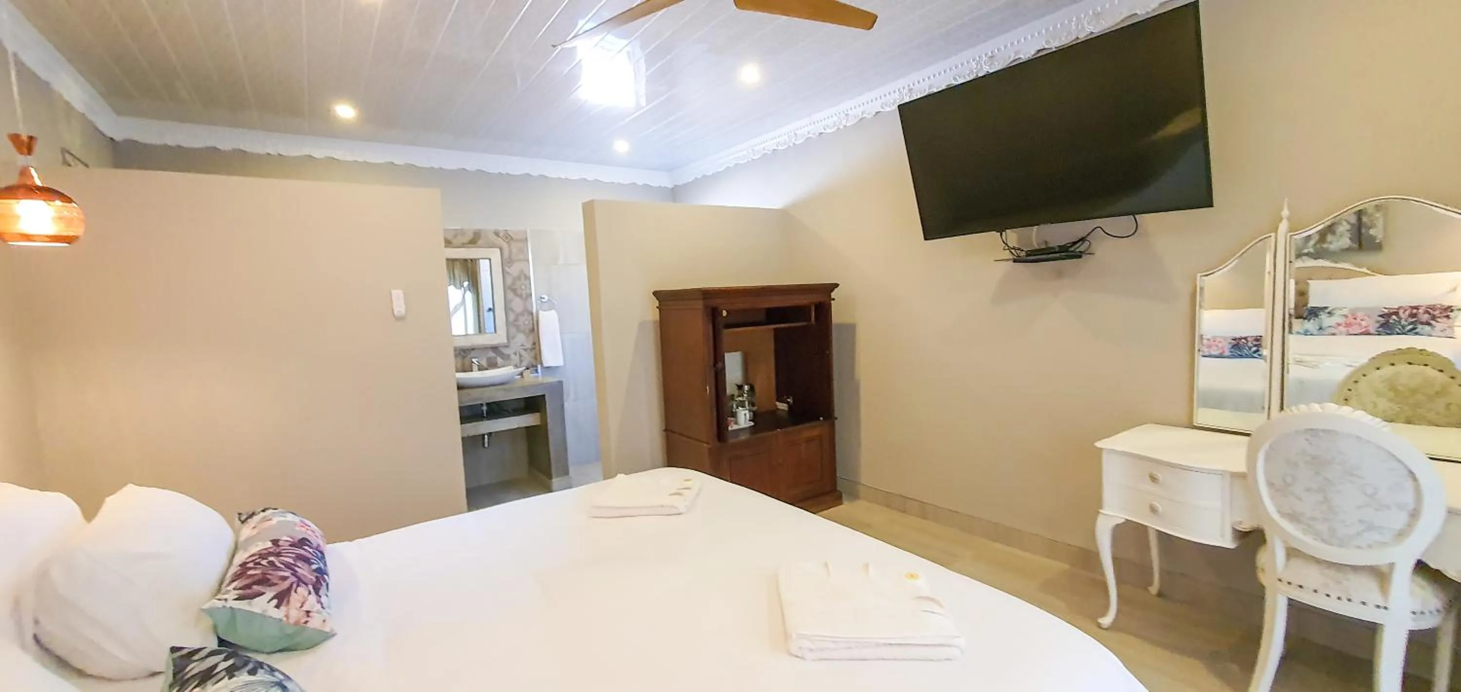 TV and multimedia, Bed in Le Grant Guesthhouse