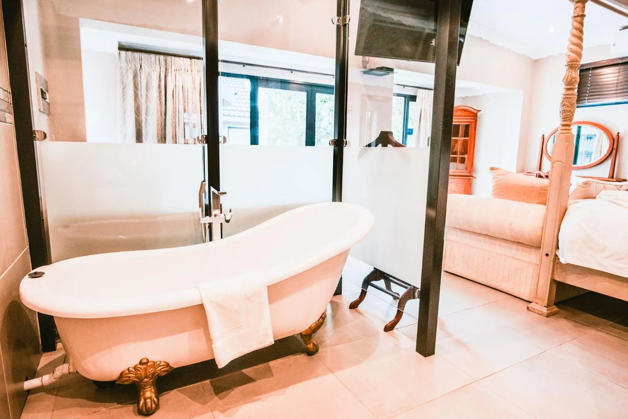 Bathroom, Bed in Le Grant Guesthhouse