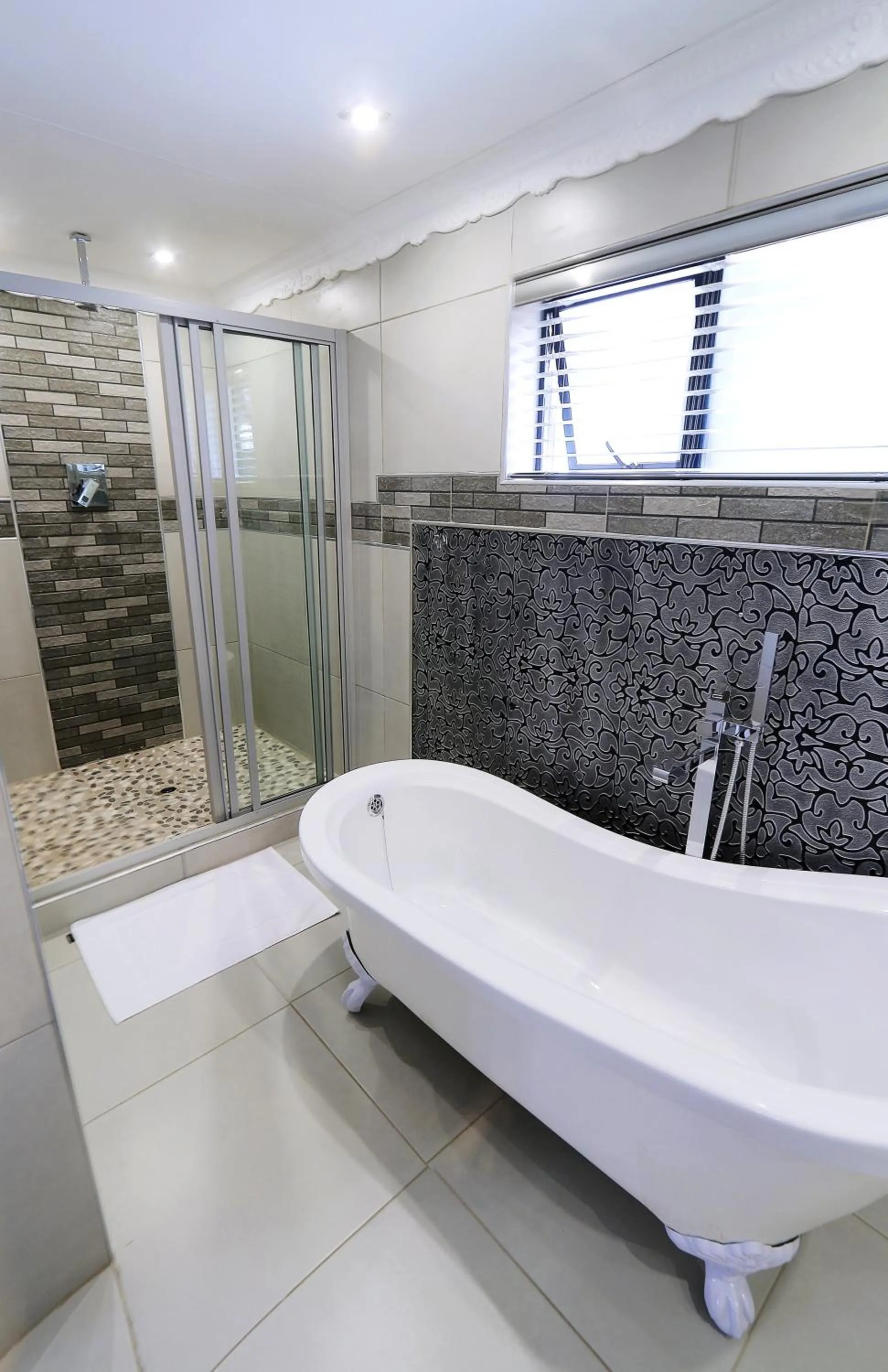 Shower in Le Grant Guesthhouse