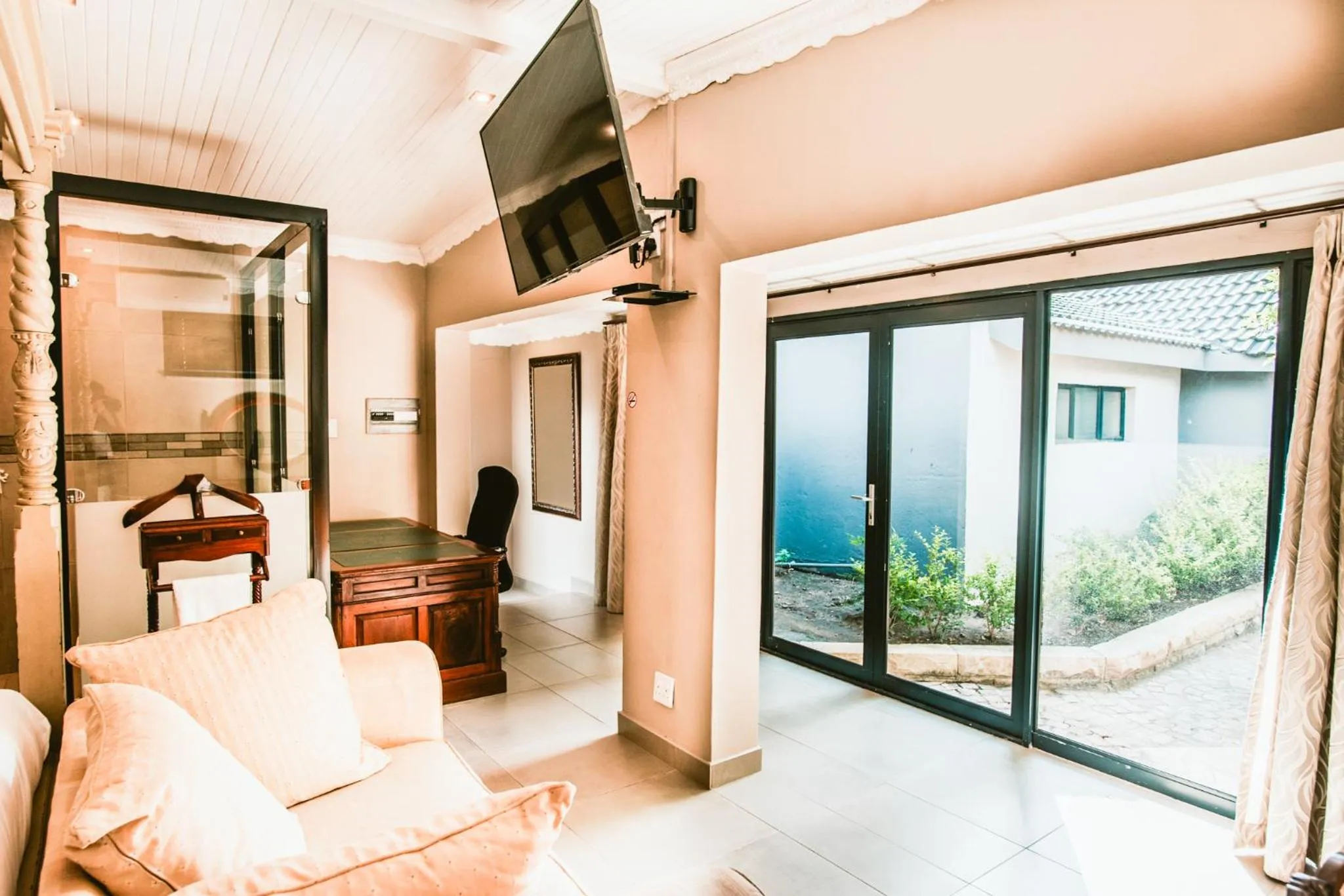 Seating area, Bed in Le Grant Guesthhouse