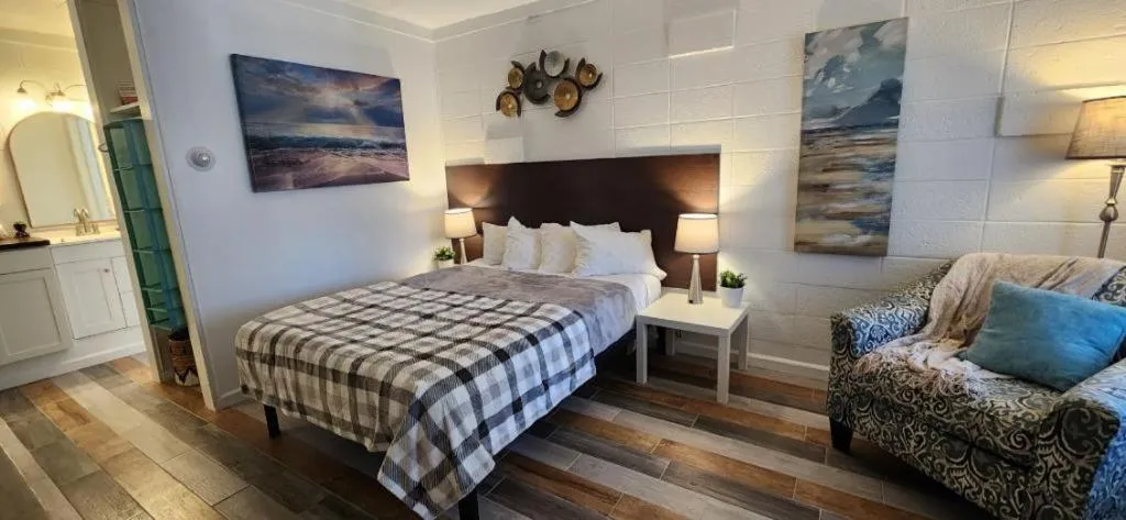 Bed in Rolling Hills Motel