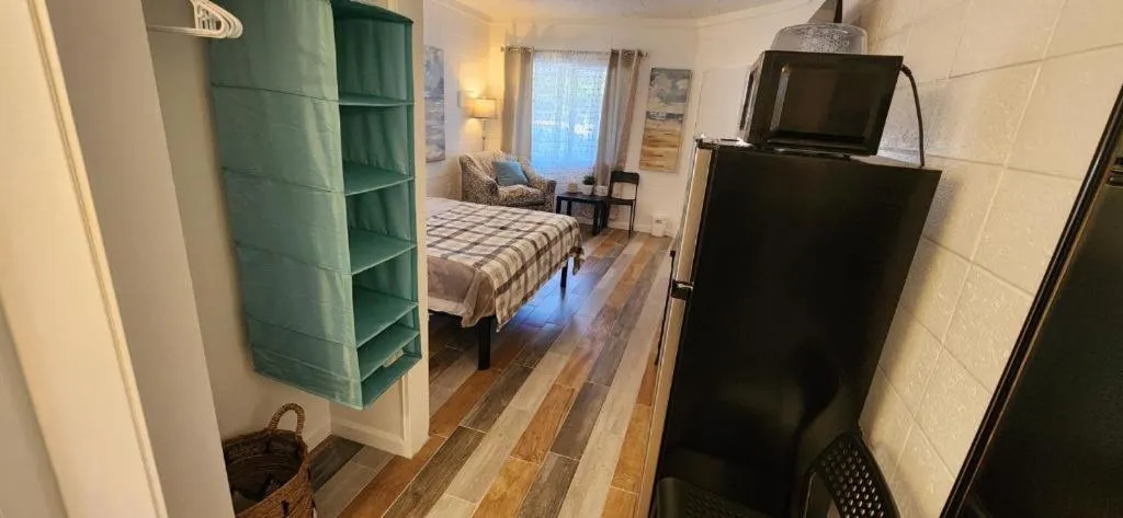 Bed in Rolling Hills Motel