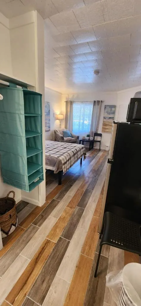 Bed in Rolling Hills Motel