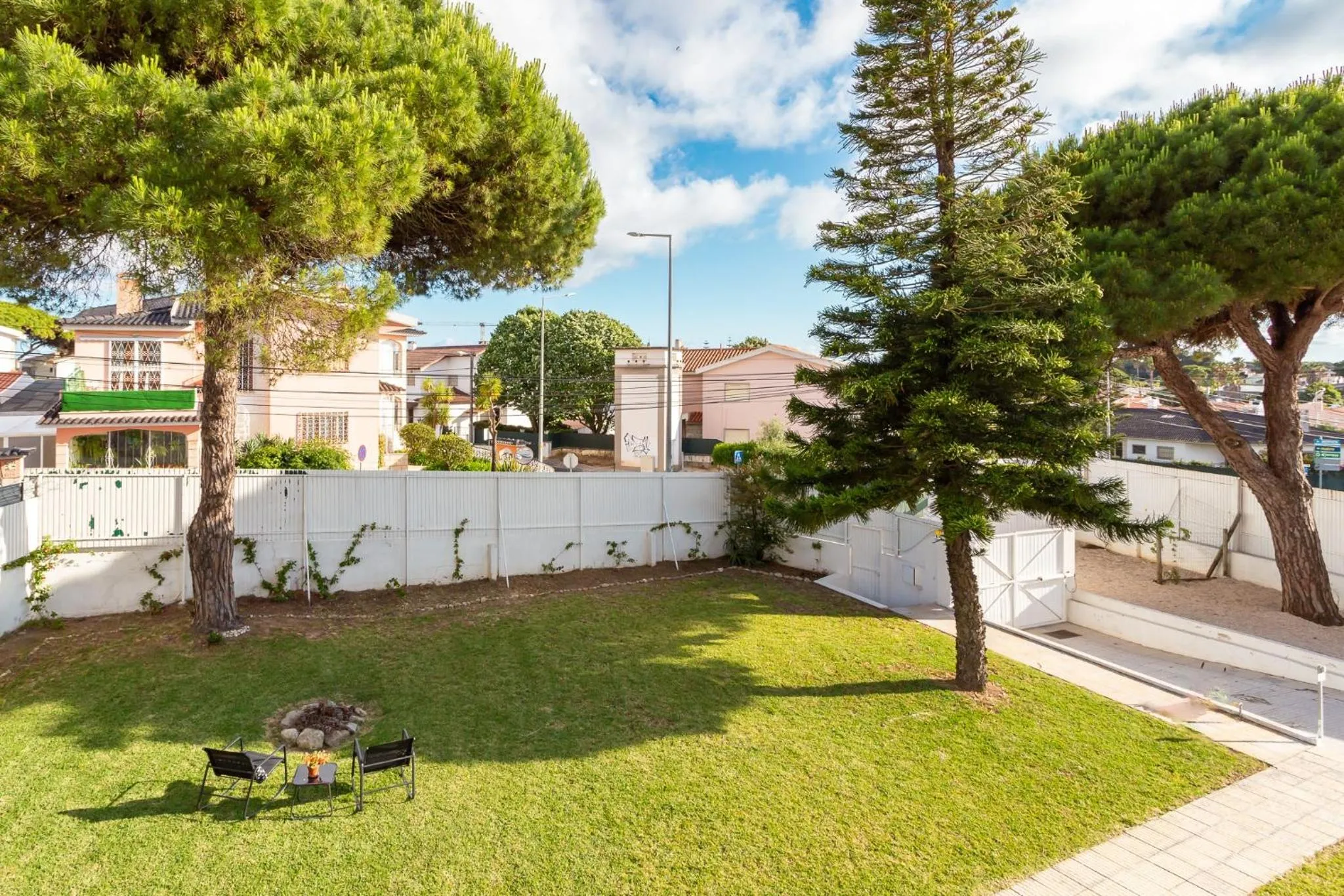 Property building in Moro's Friends House - Cascais