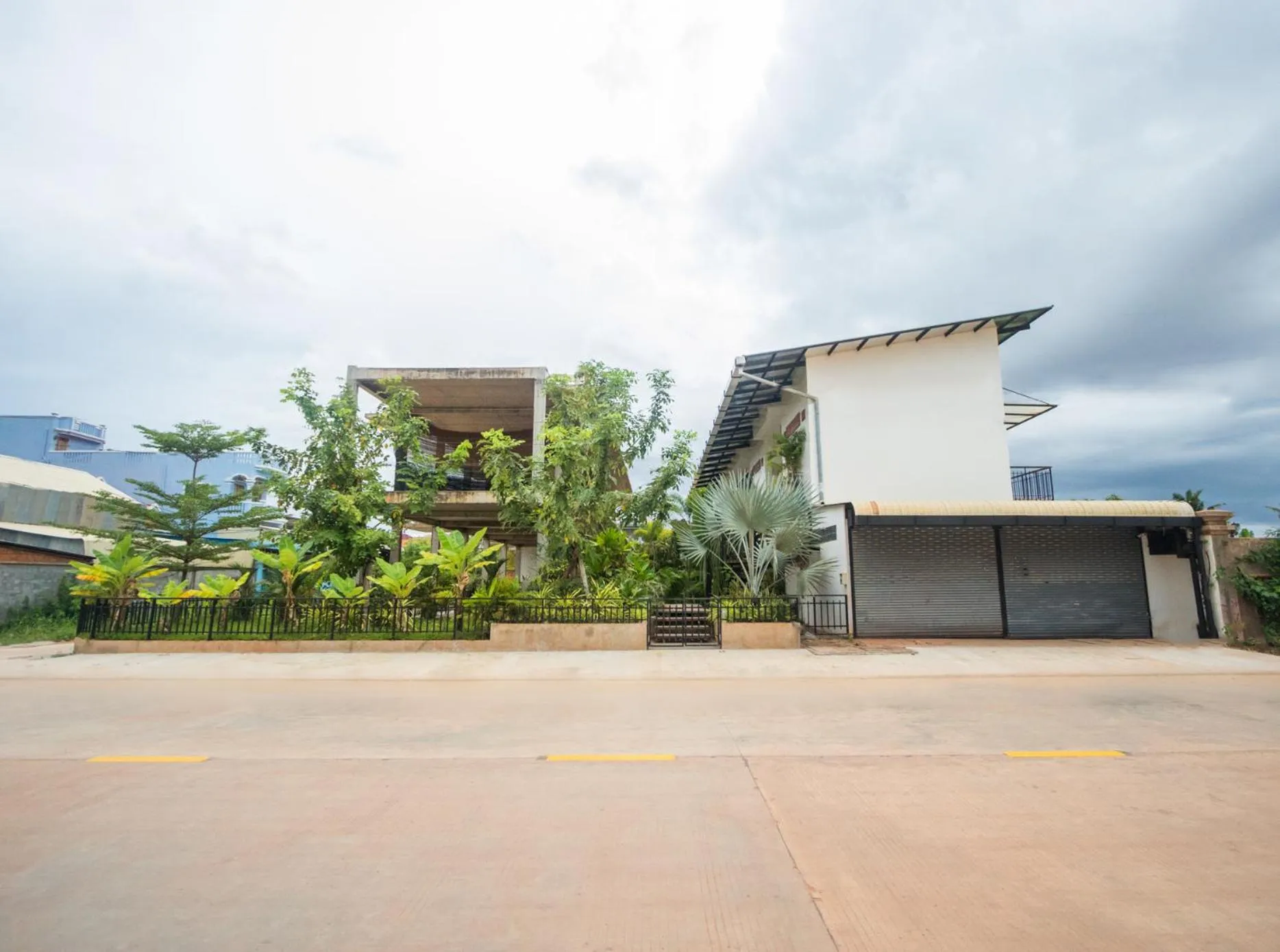 Facade/entrance in Phan NaTa Apartment