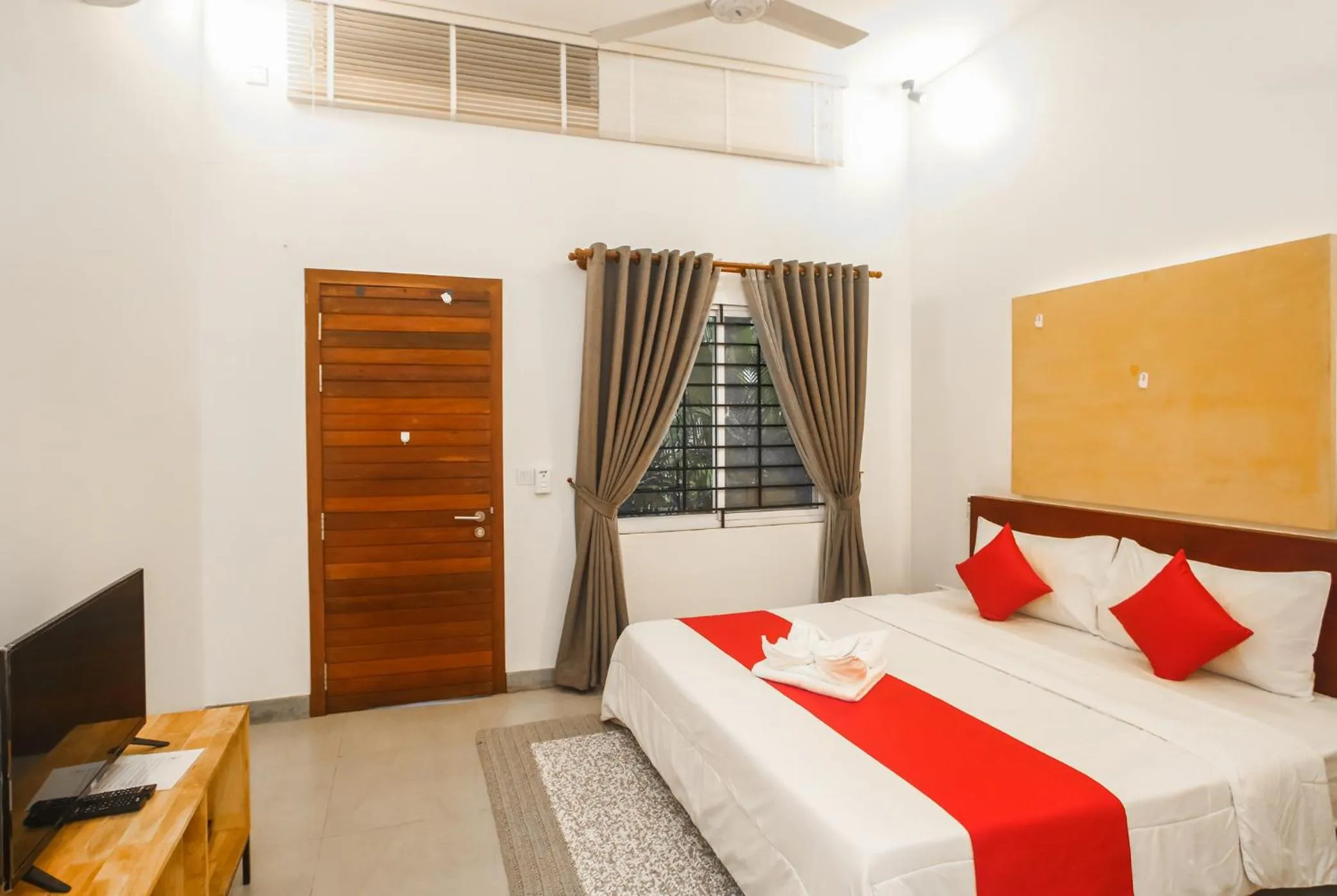 TV and multimedia, Bed in Phan NaTa Apartment