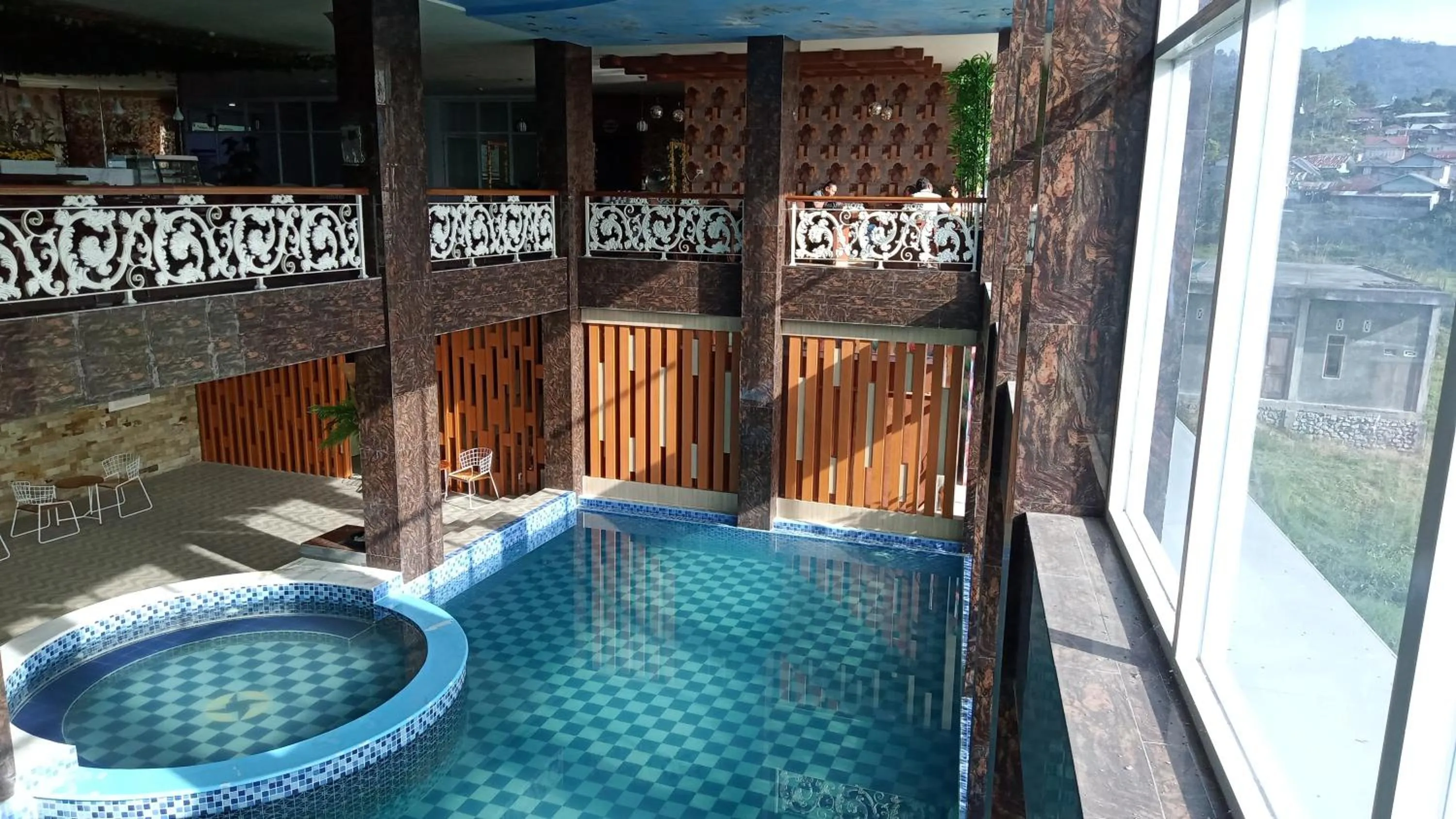 Swimming pool in Grand Bayu Hill Hotel
