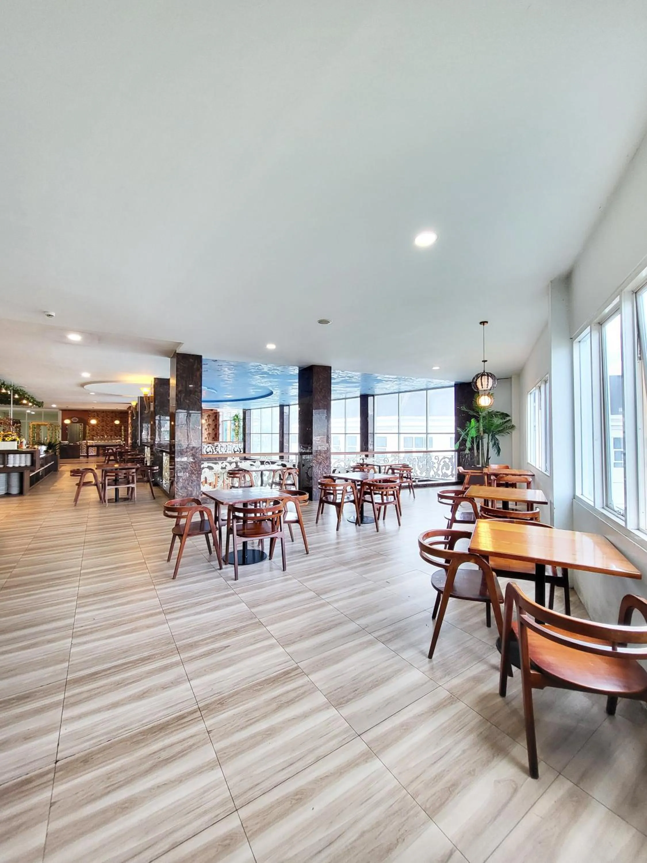 Restaurant/places to eat in Grand Bayu Hill Hotel