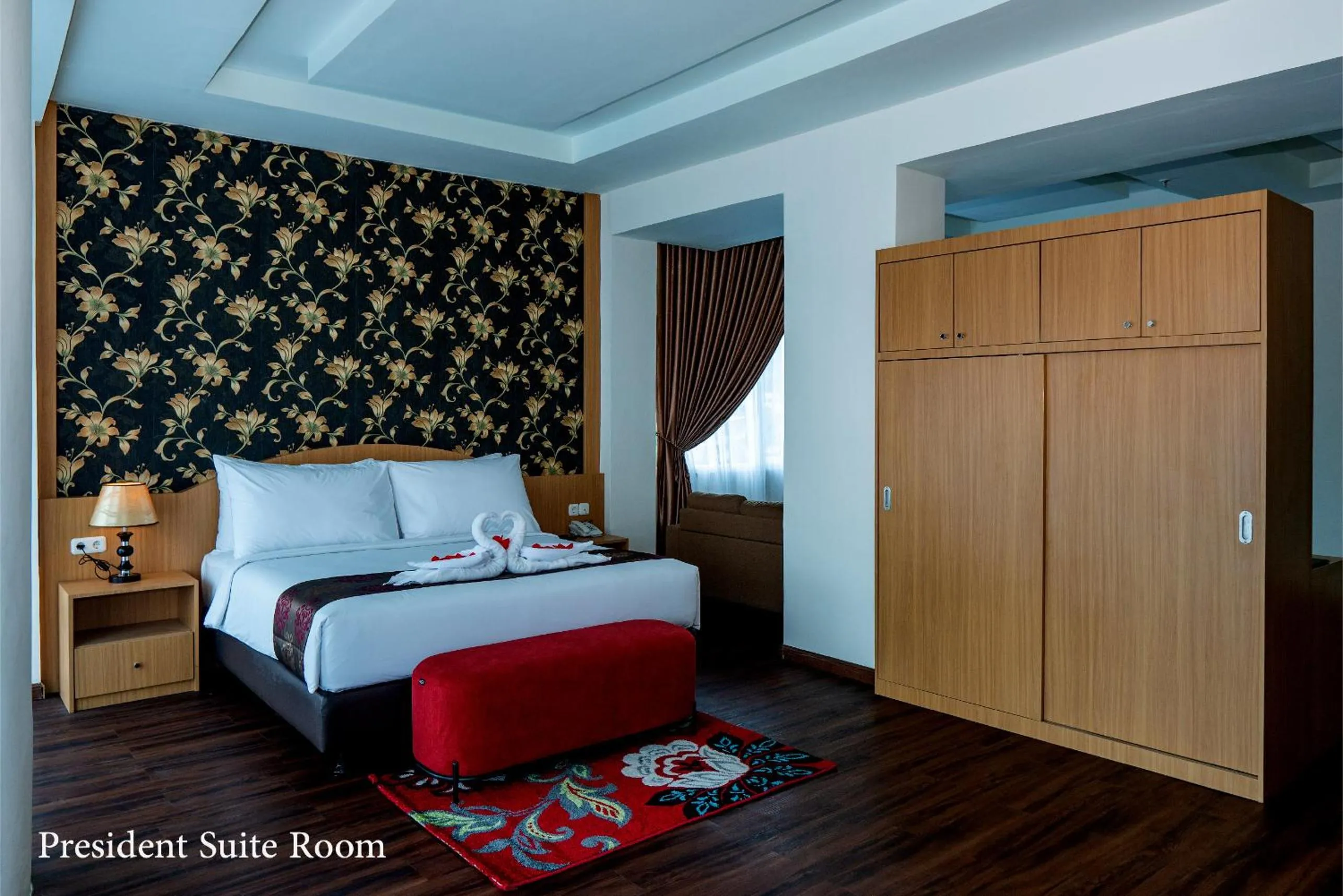 Bed in Grand Bayu Hill Hotel