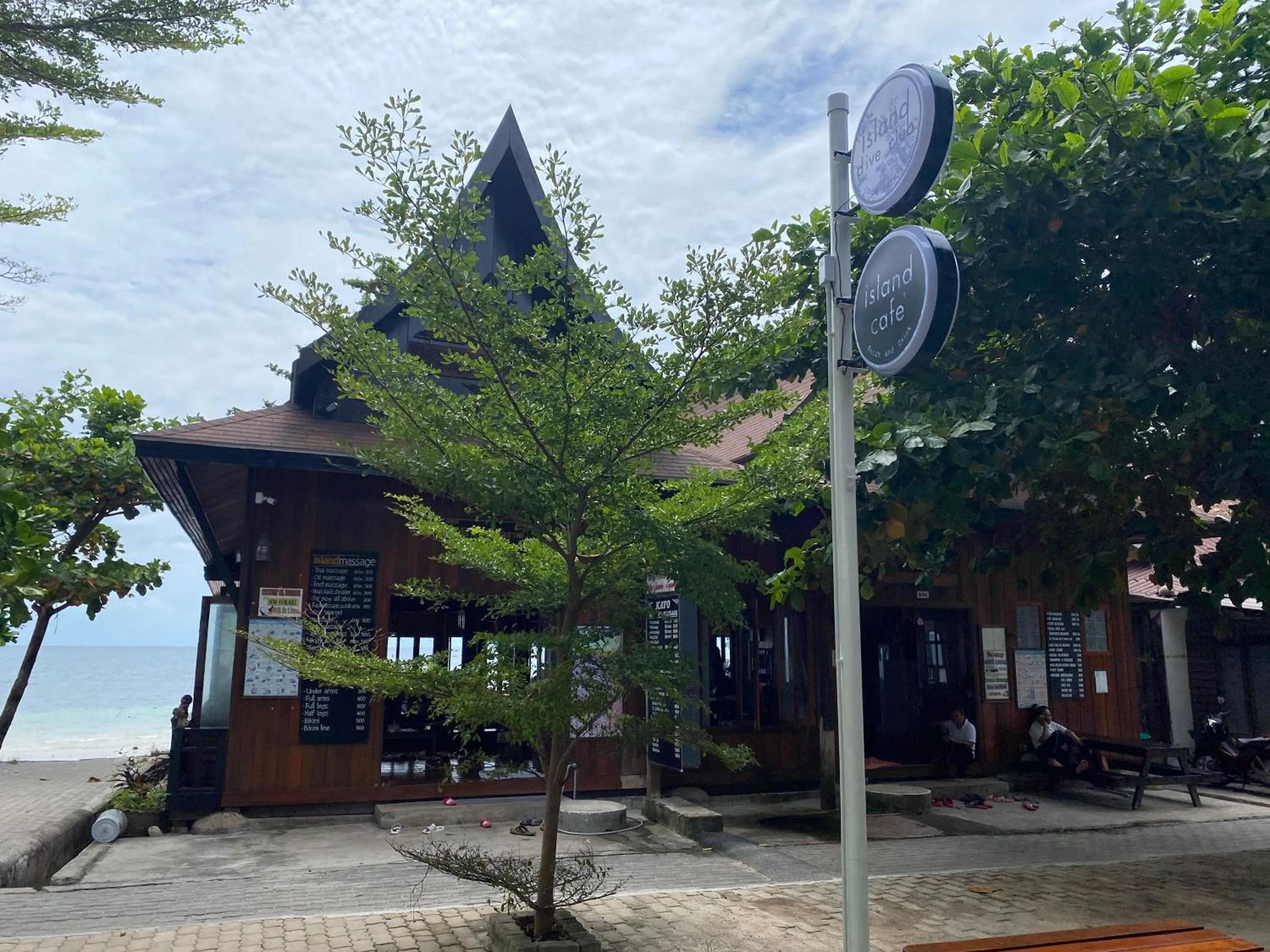 Property building in Island Dive Club