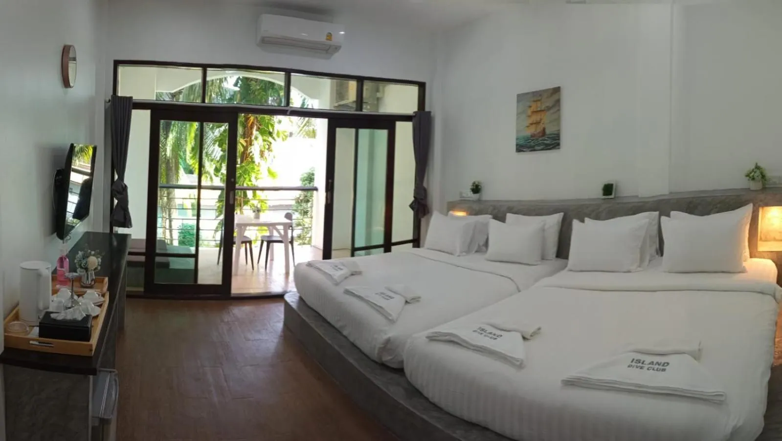 Bed in Island Dive Club