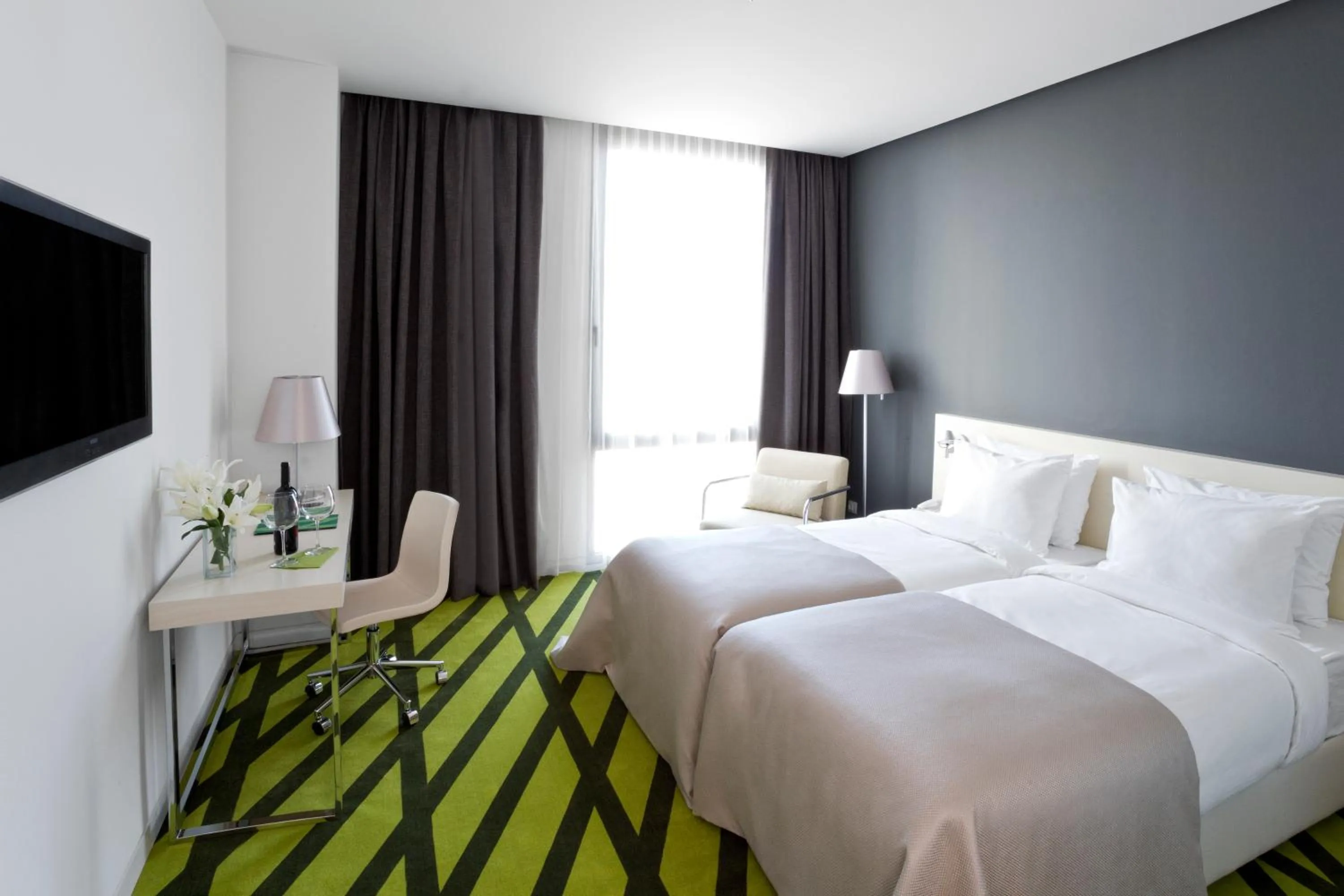 TV and multimedia, Bed in Workinn Hotel