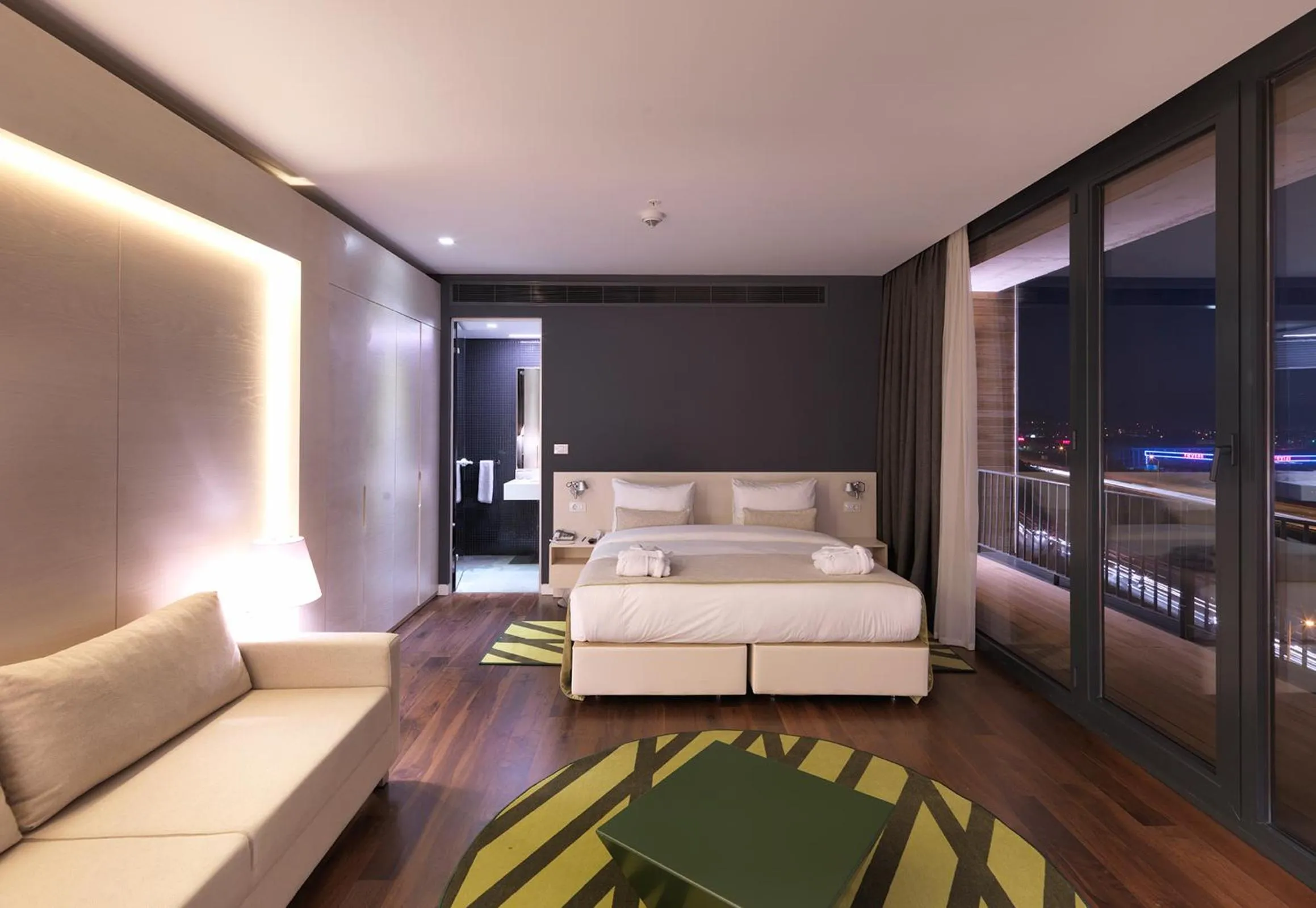 Shower, Bed in Workinn Hotel