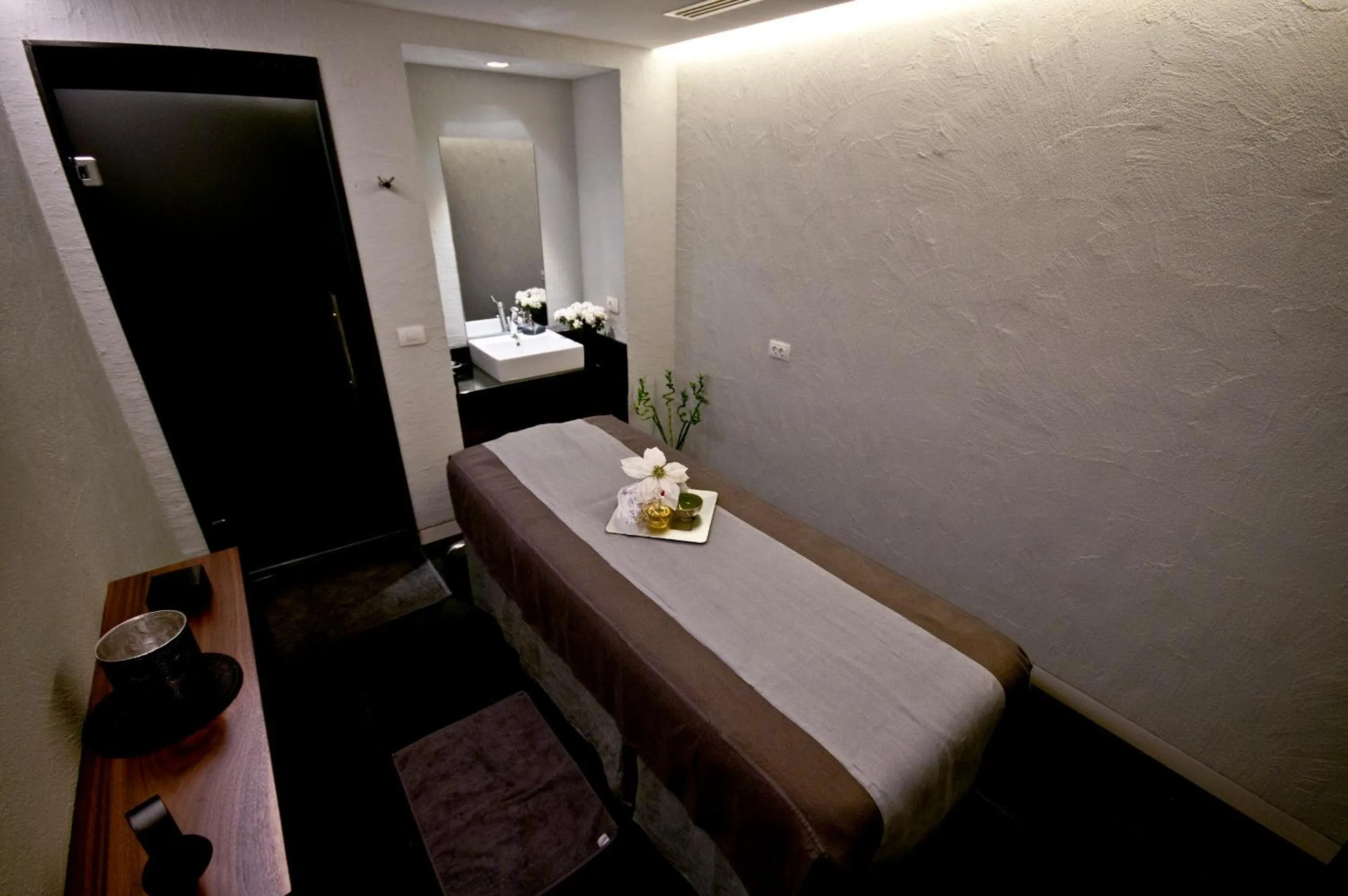 Shower, Bed in Workinn Hotel