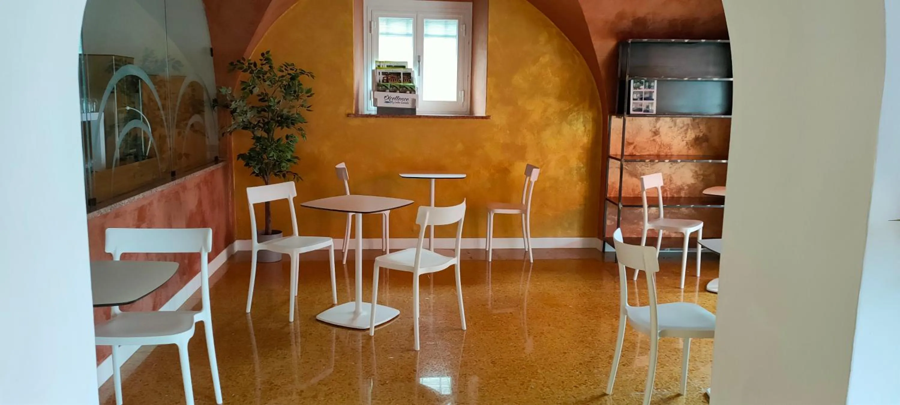 Communal lounge/ TV room in Hotel Sirena