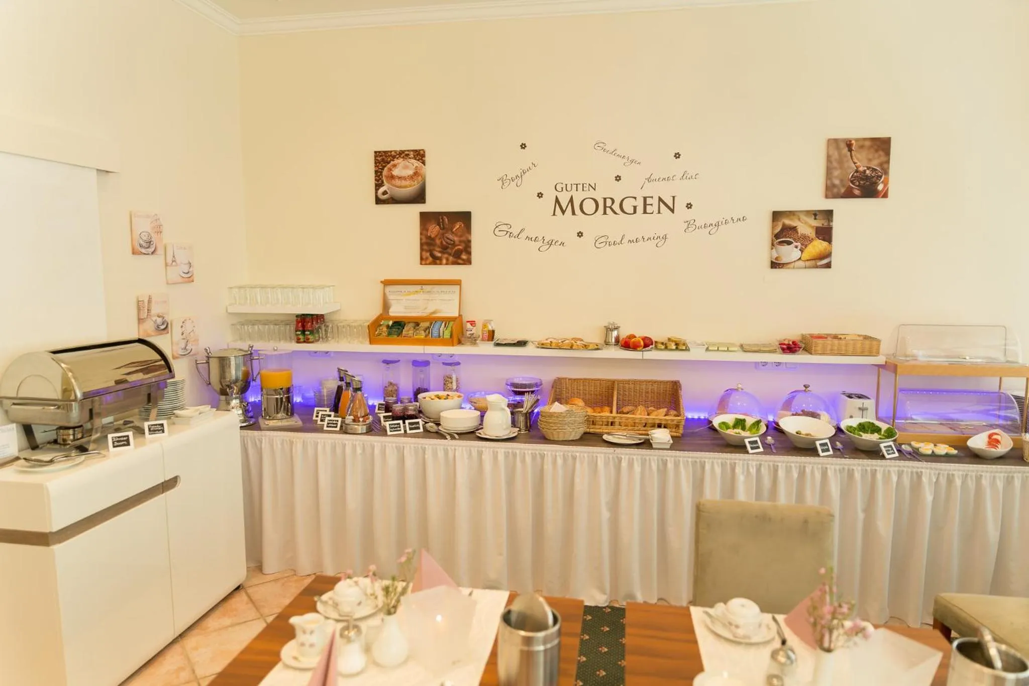 Restaurant/places to eat in Hotel Cosima