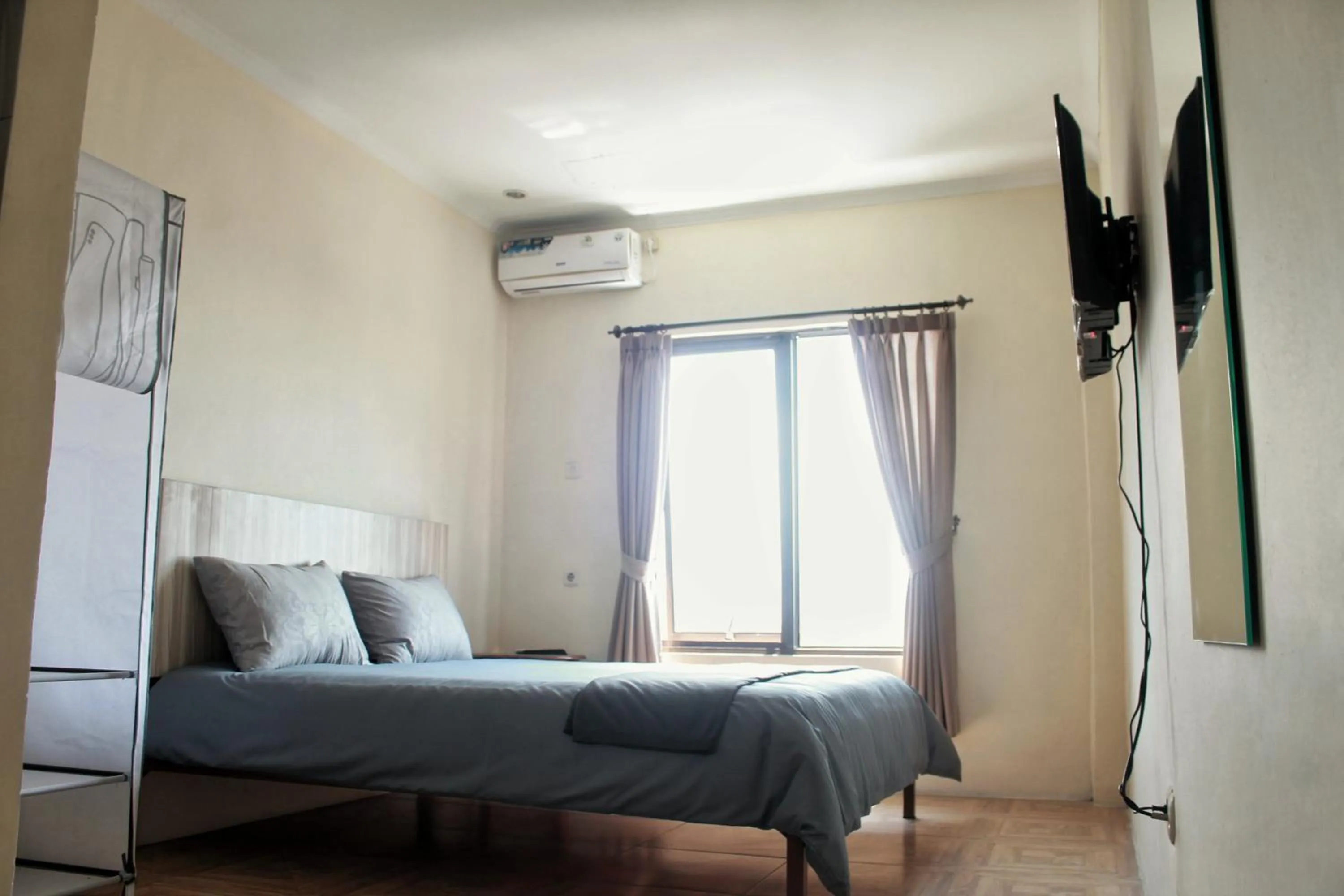 Photo of the whole room, Bed in bumimakhraja syariah 4