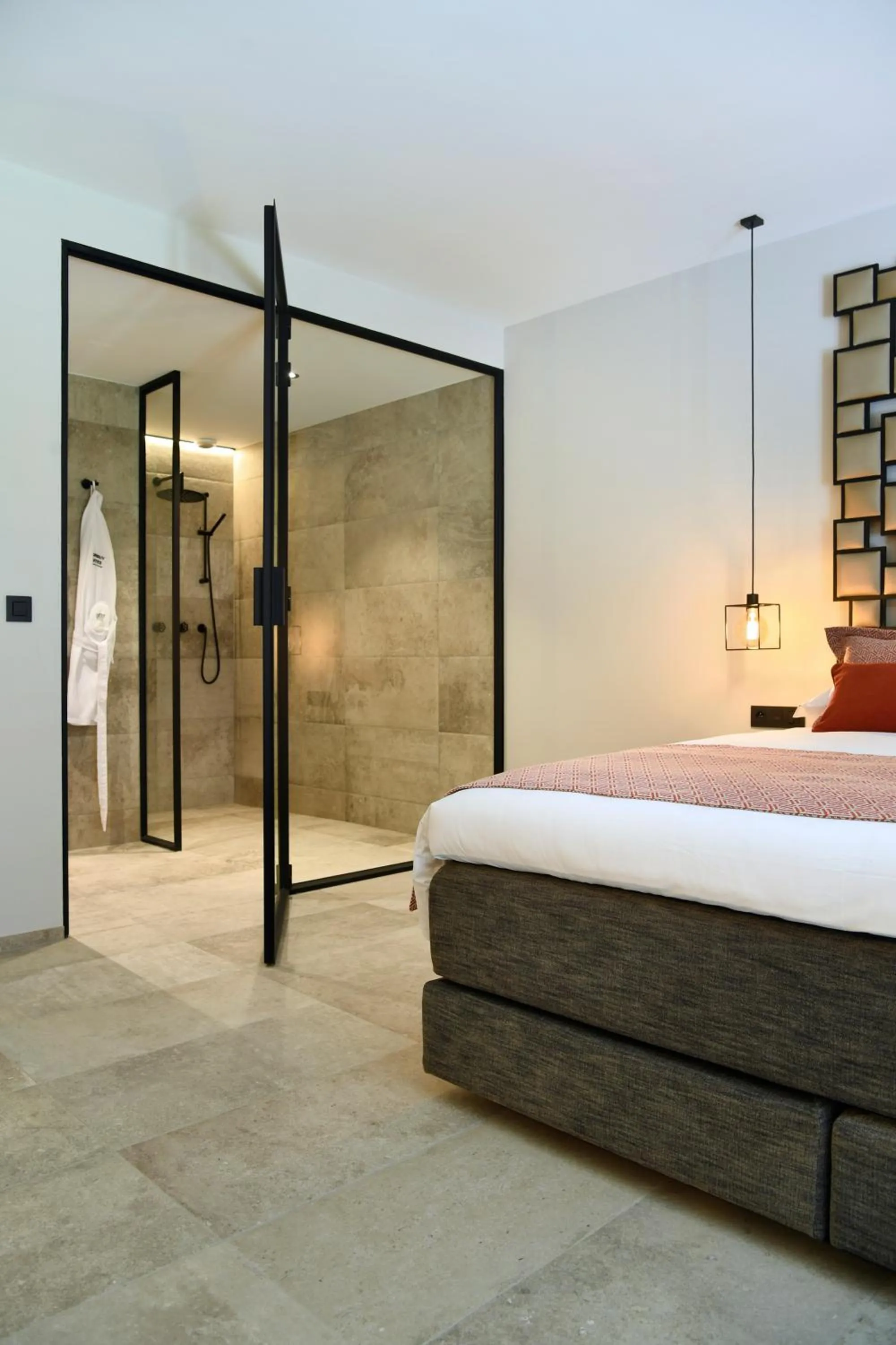 Shower, Bed in DURBUY SUITES
