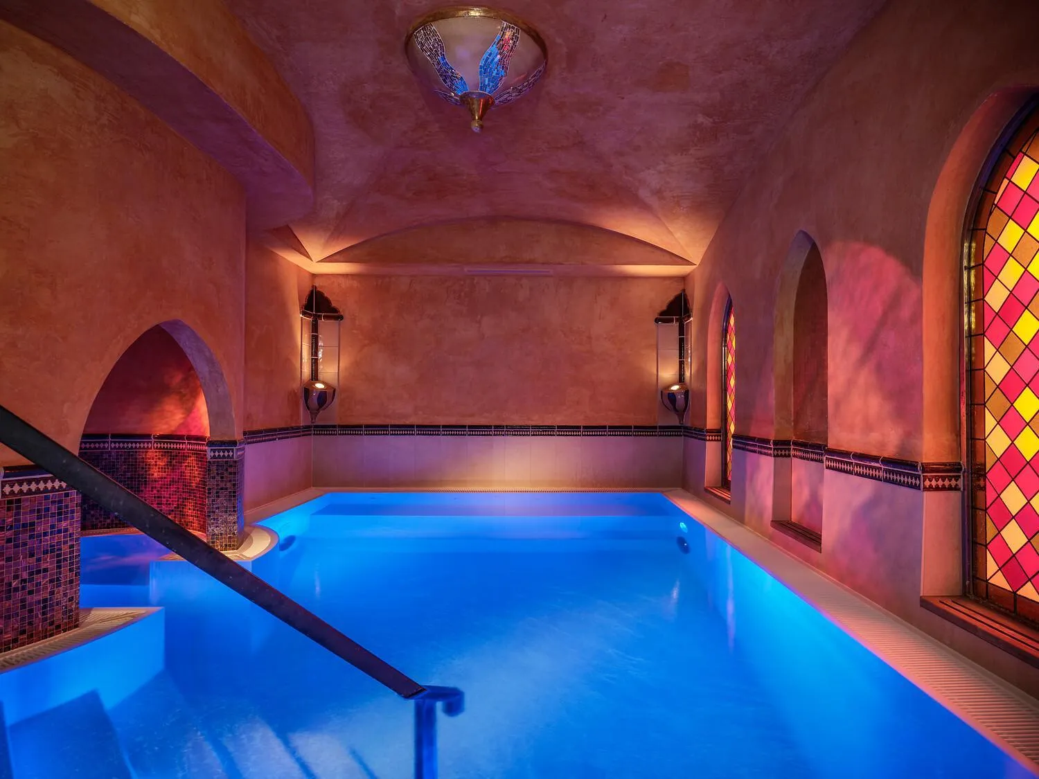 Swimming pool in Hotel Die Sonne Frankenberg