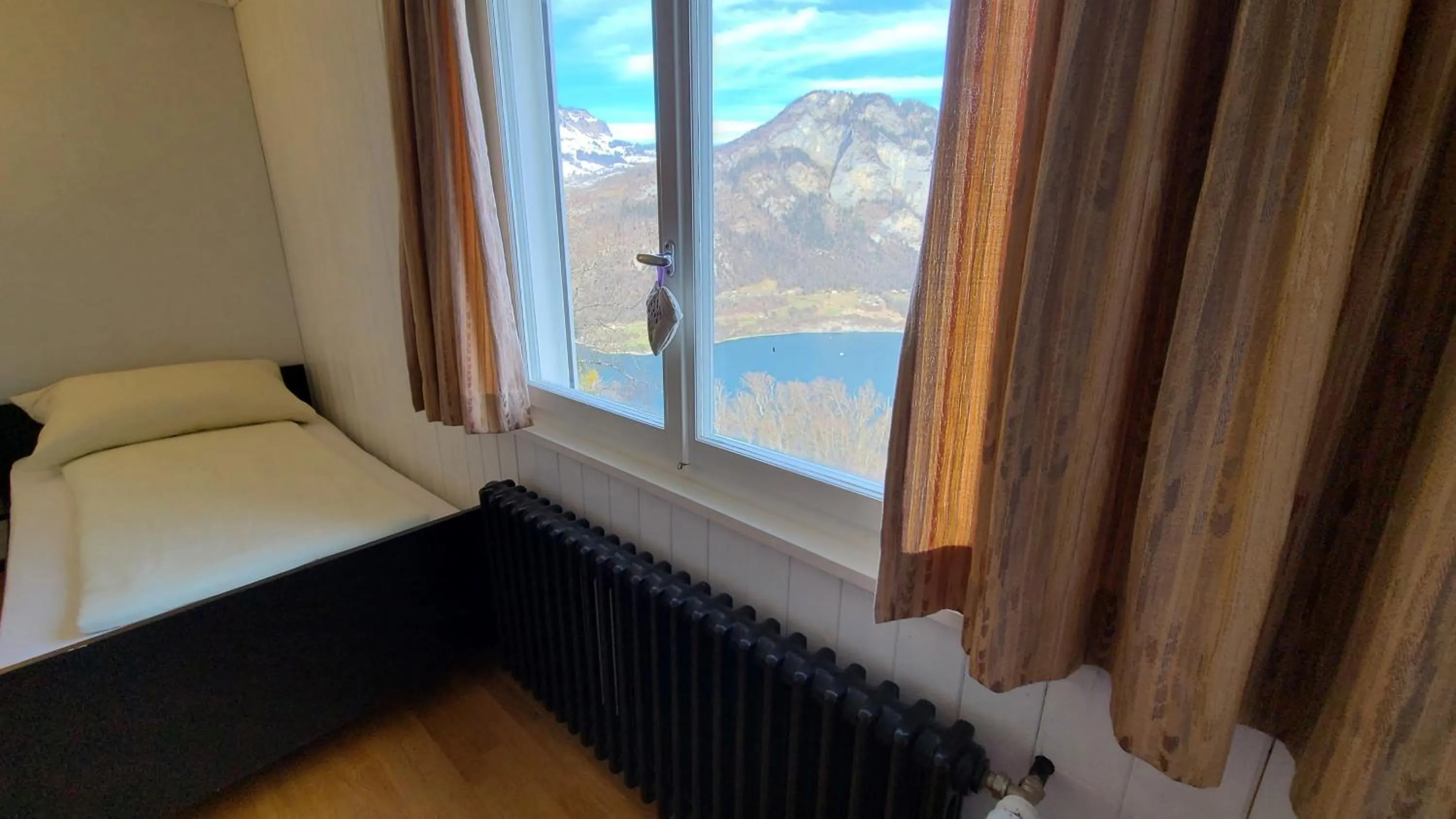 Lake view, Bed in Hotel Cafe Seeblick