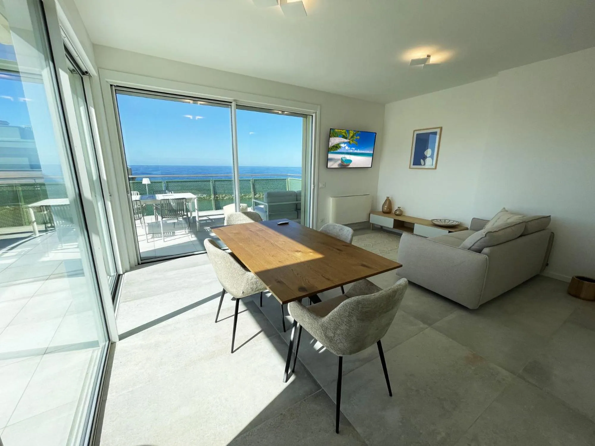 Communal lounge/ TV room in Gli Scogli Luxury Residence Hotel