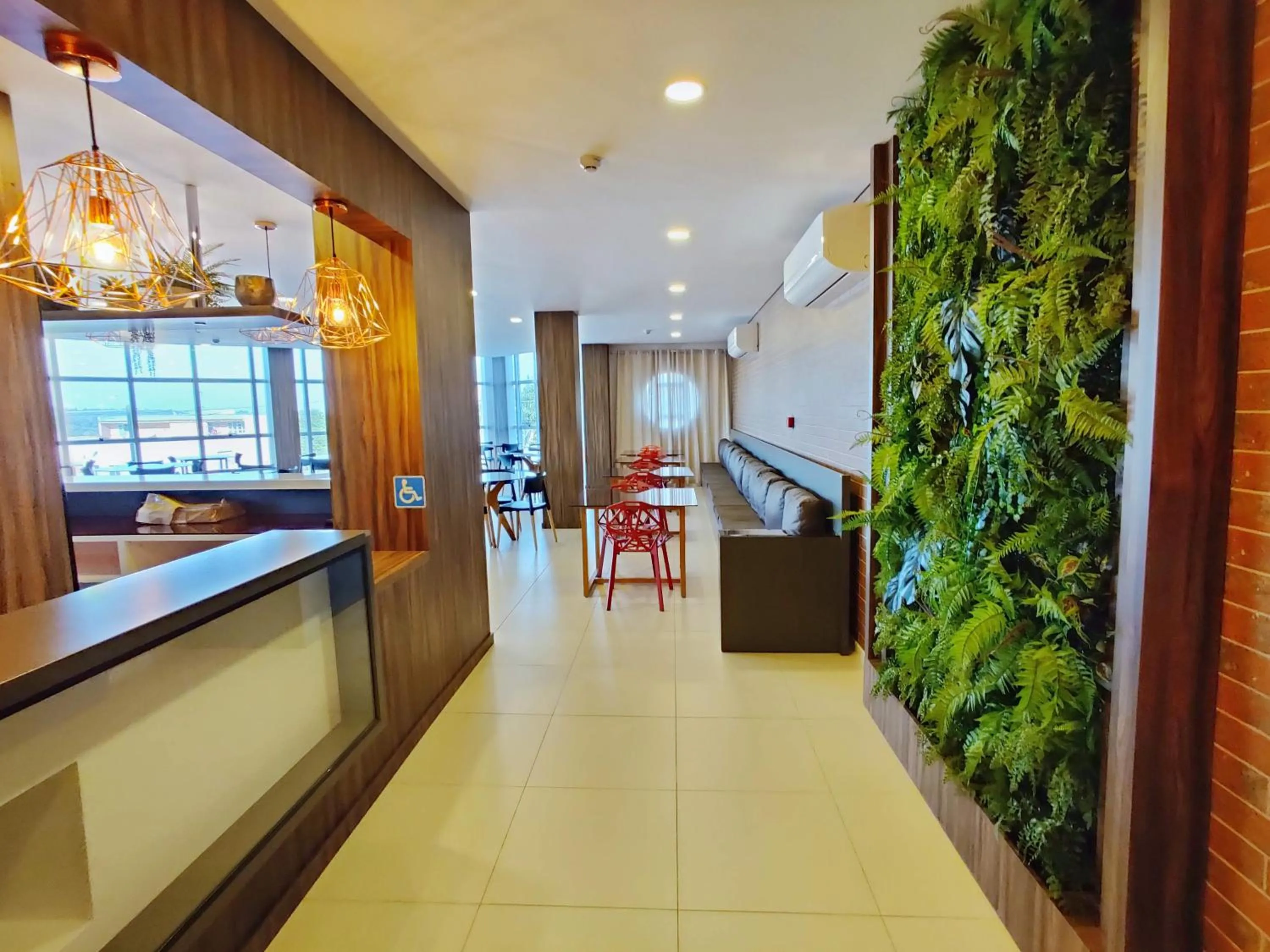 Staff in Mogano Express Hotel - PET FRIENDLY e ELETROPOSTO