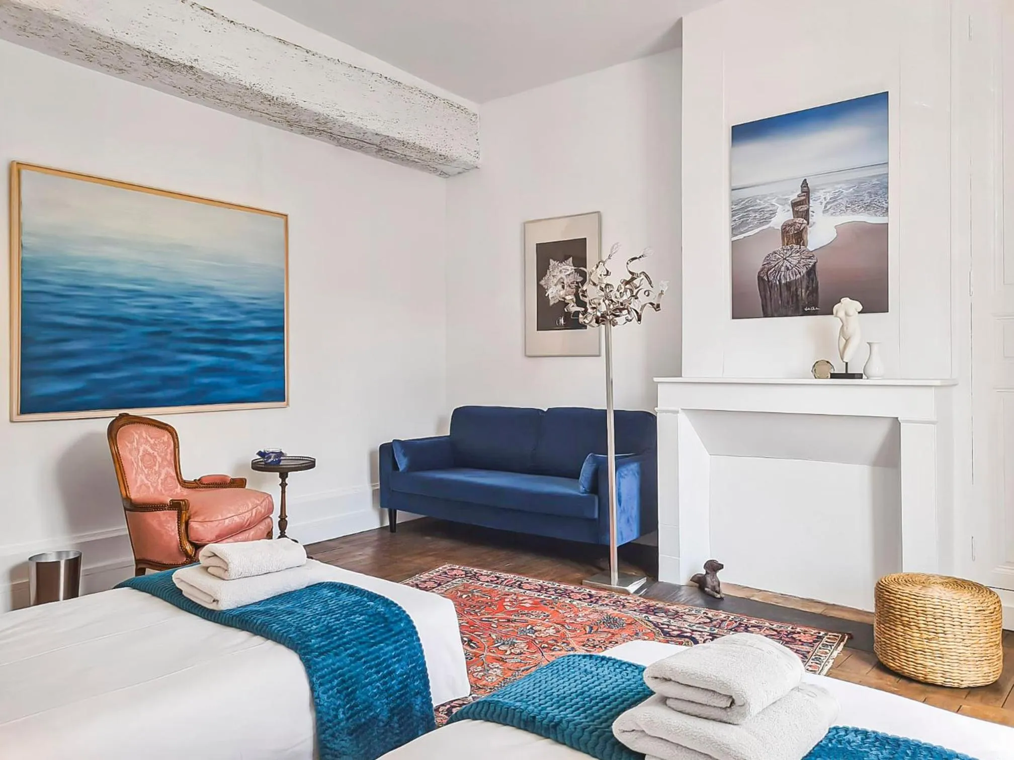 Photo of the whole room, Bed in L'eau Vive demeure de charme