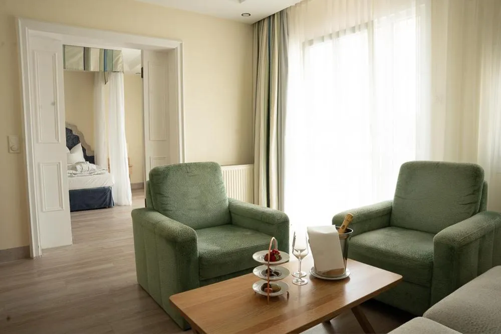 MAXIMILIAN Grand Hotel