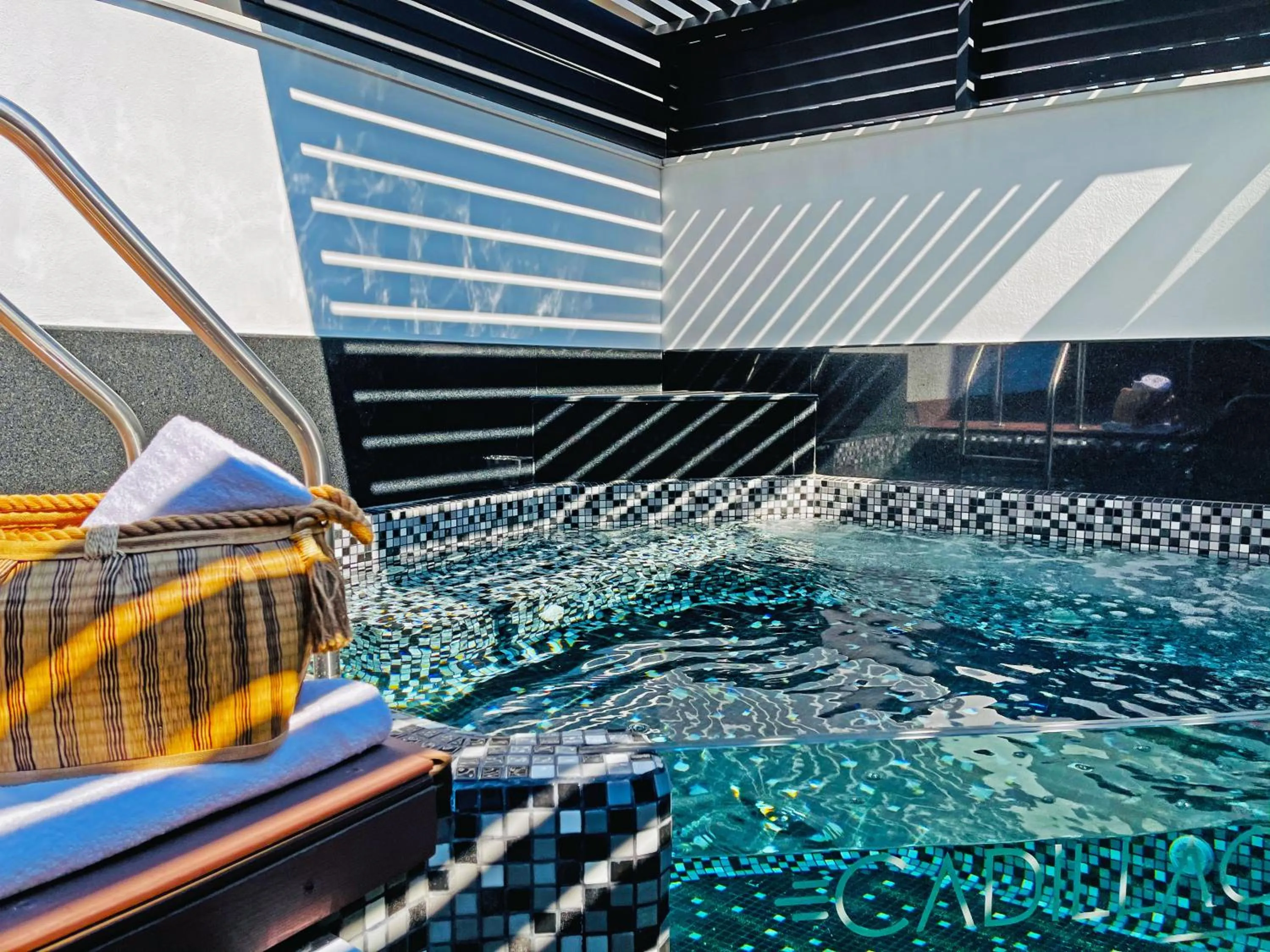 Hot Tub in Cadillac Hotel Boutique