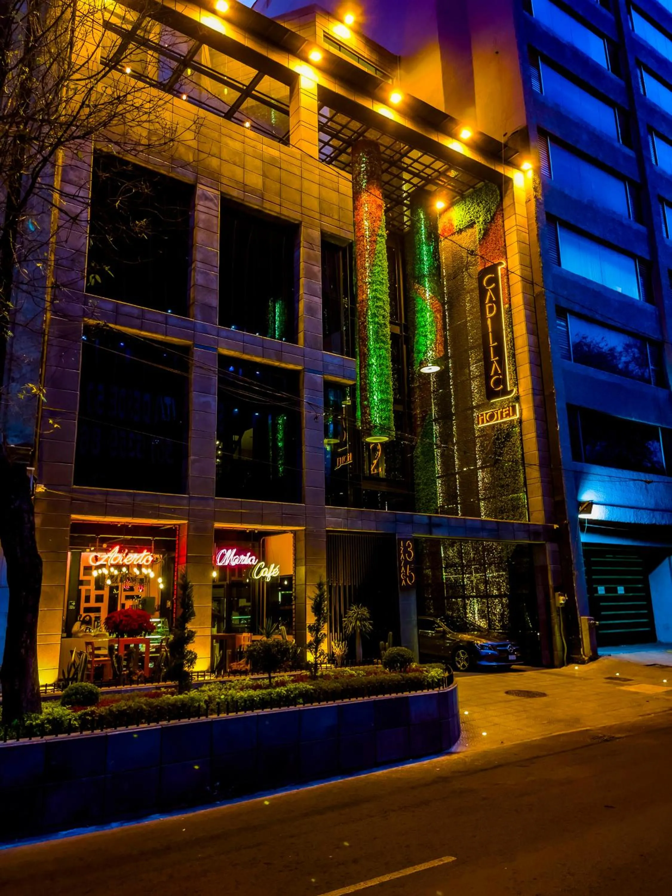 Facade/entrance in Cadillac Hotel Boutique