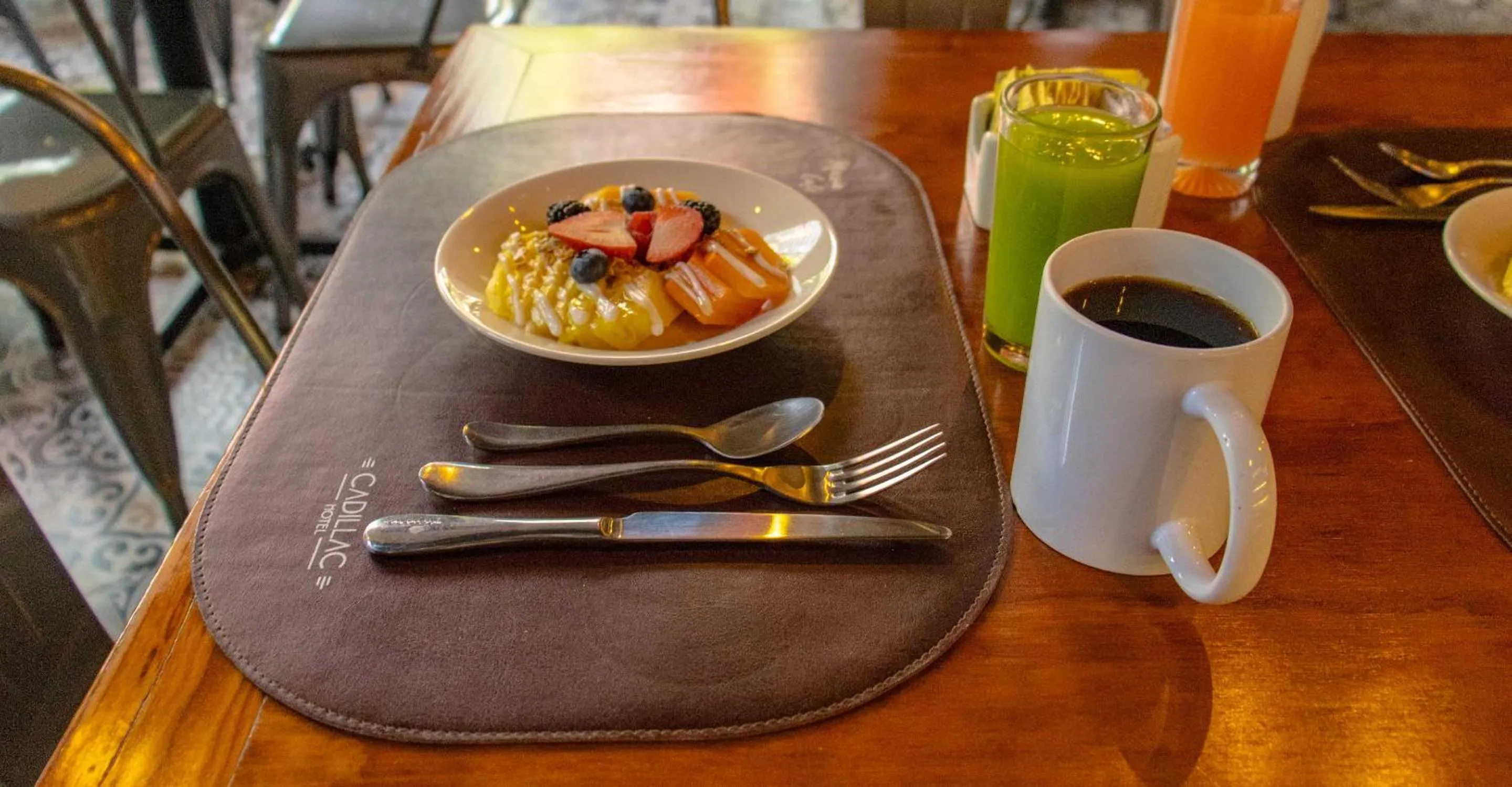 Restaurant/places to eat in Cadillac Hotel Boutique