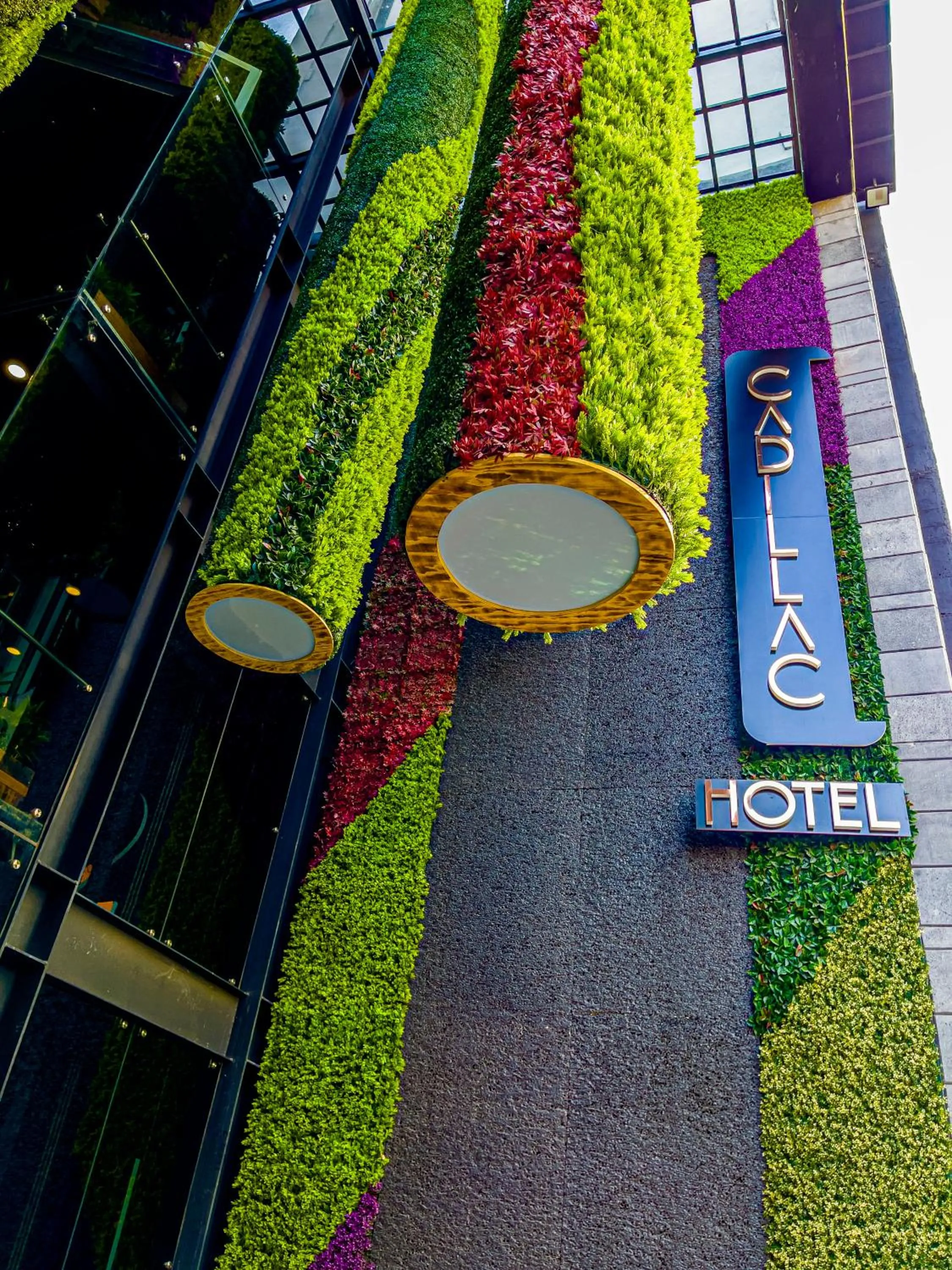 Facade/entrance in Cadillac Hotel Boutique