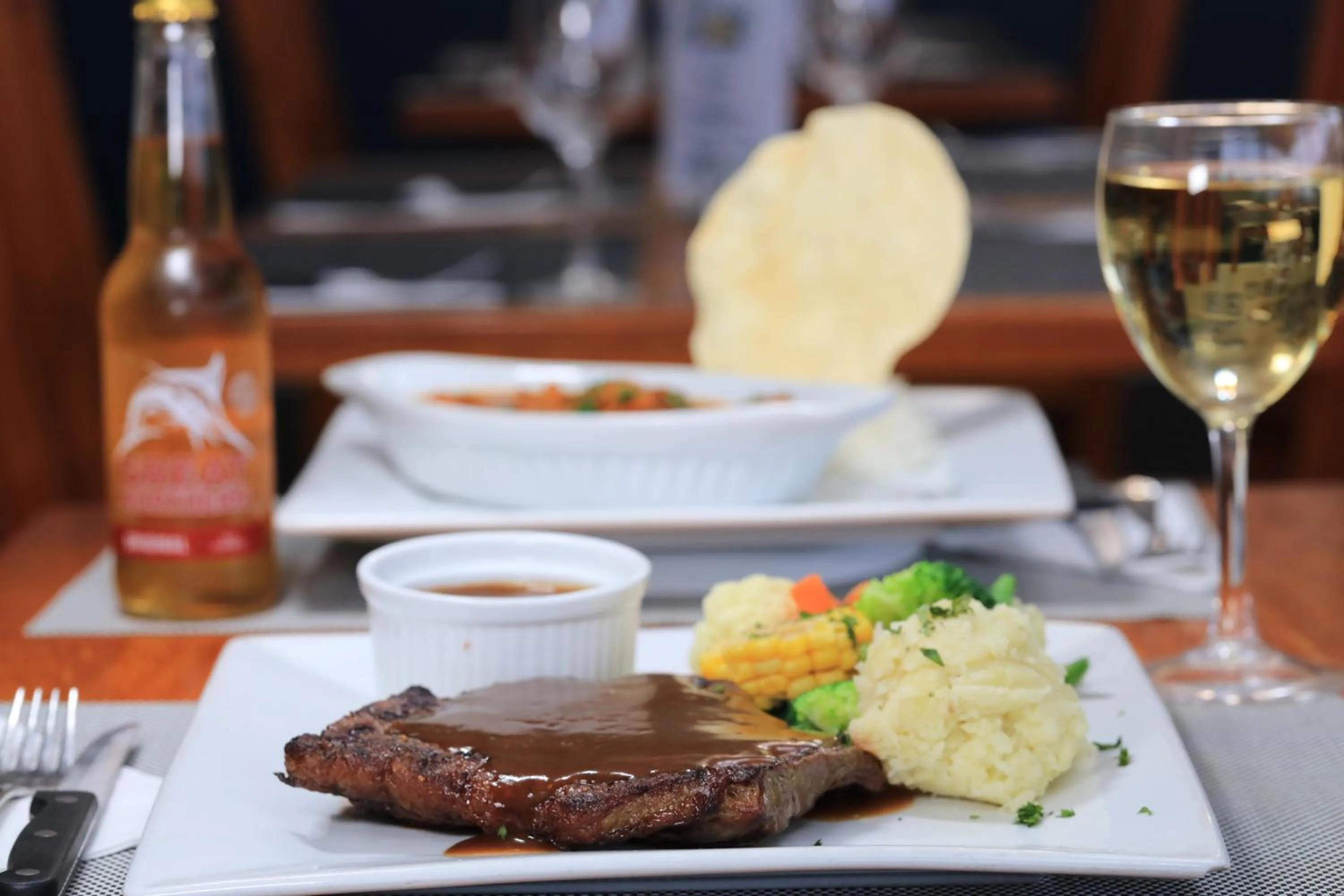 Dinner in Biloela Centre Motel & Grevillea Steakhouse & Bar