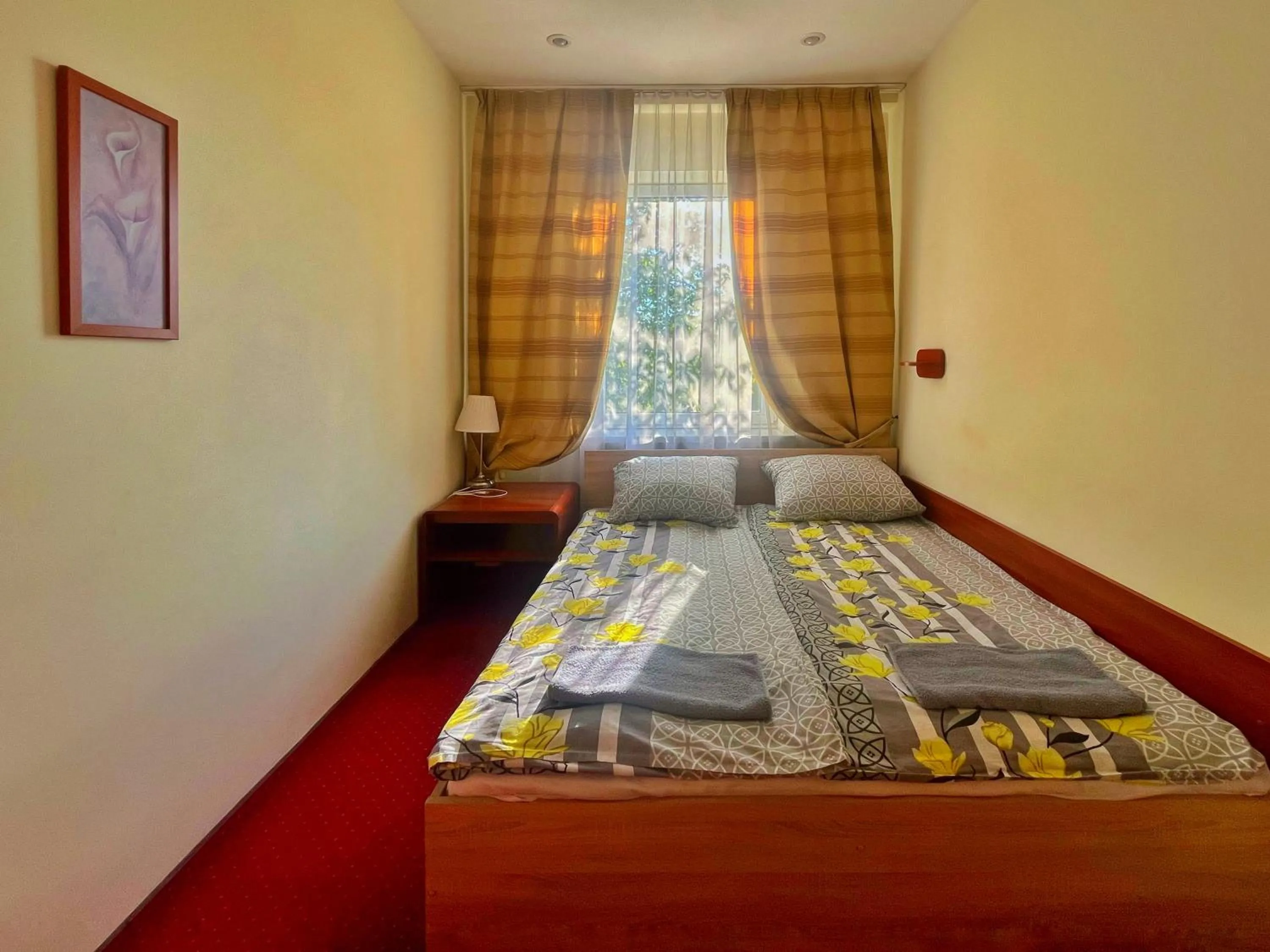 Photo of the whole room, Bed in Fry House