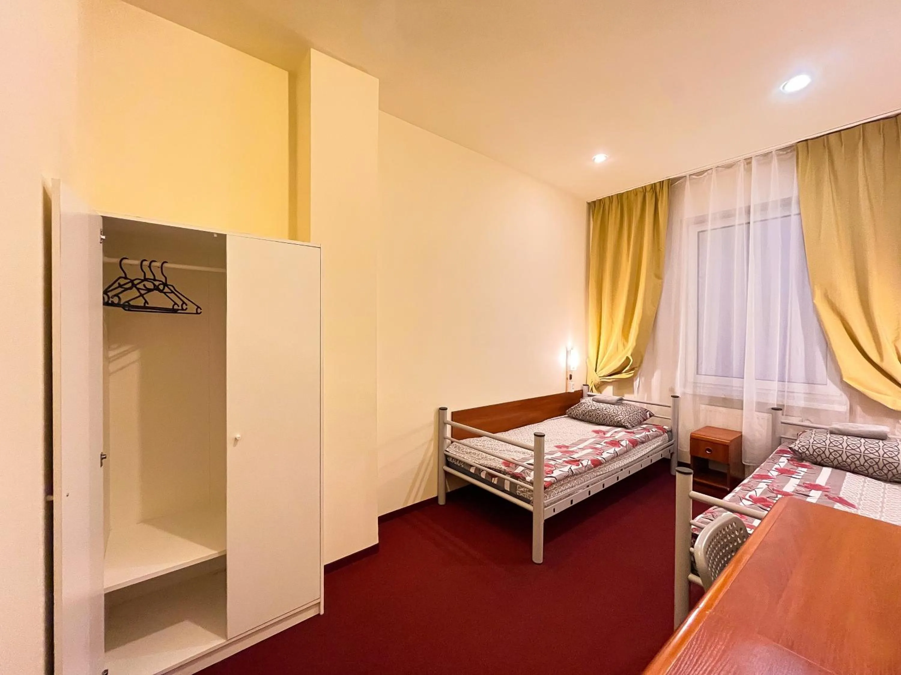 Photo of the whole room, Bed in Fry House