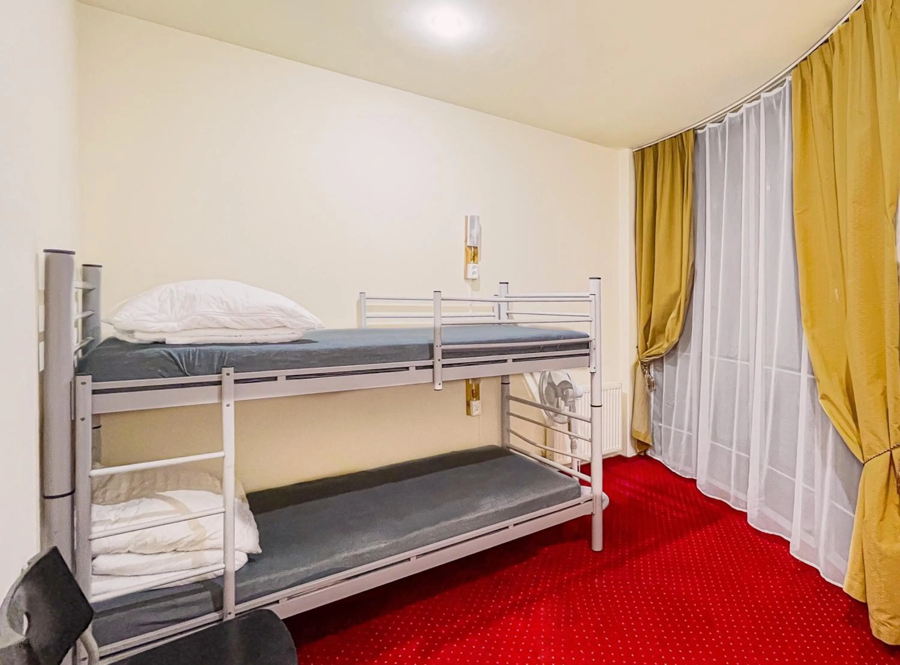 bunk bed, Bed in Fry House