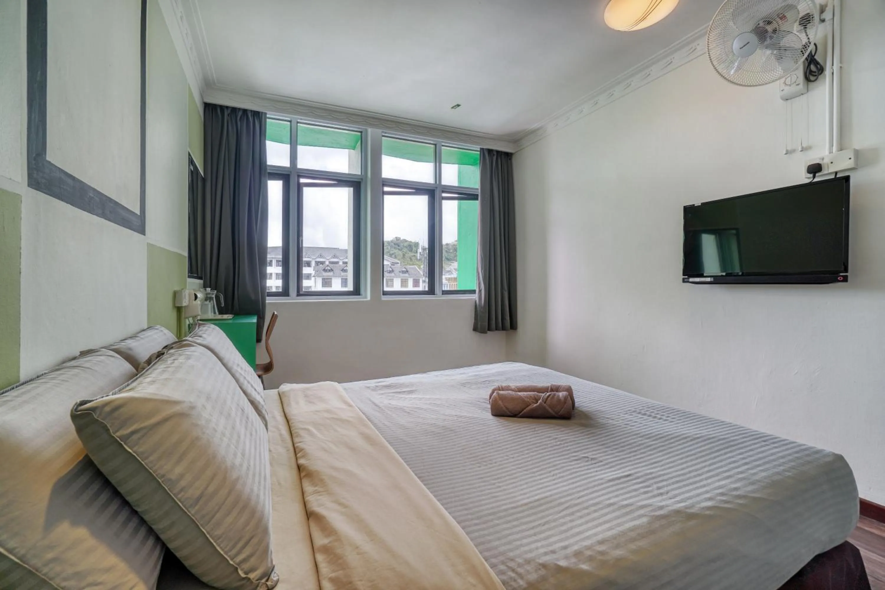 Bed in Parkland Express