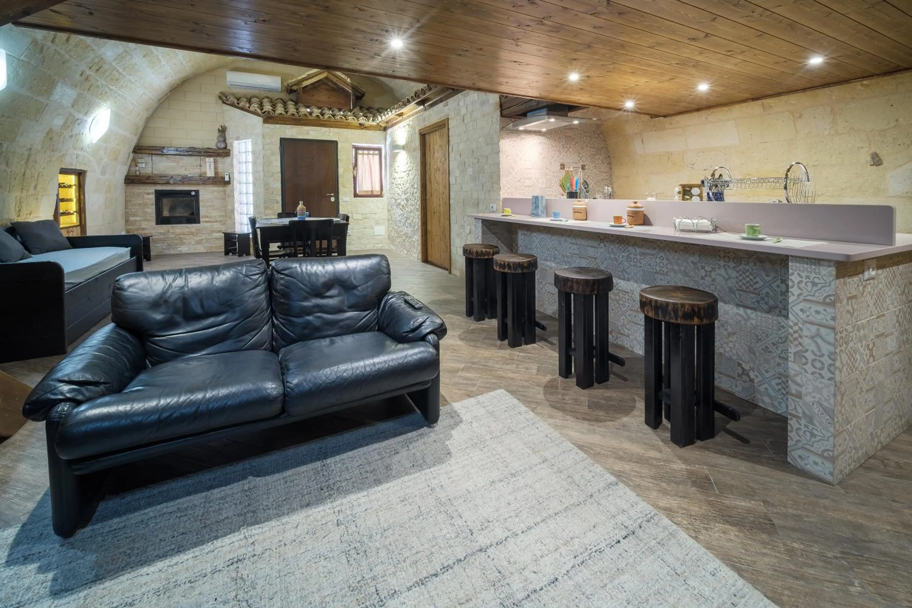 ROBERTO's Guest House