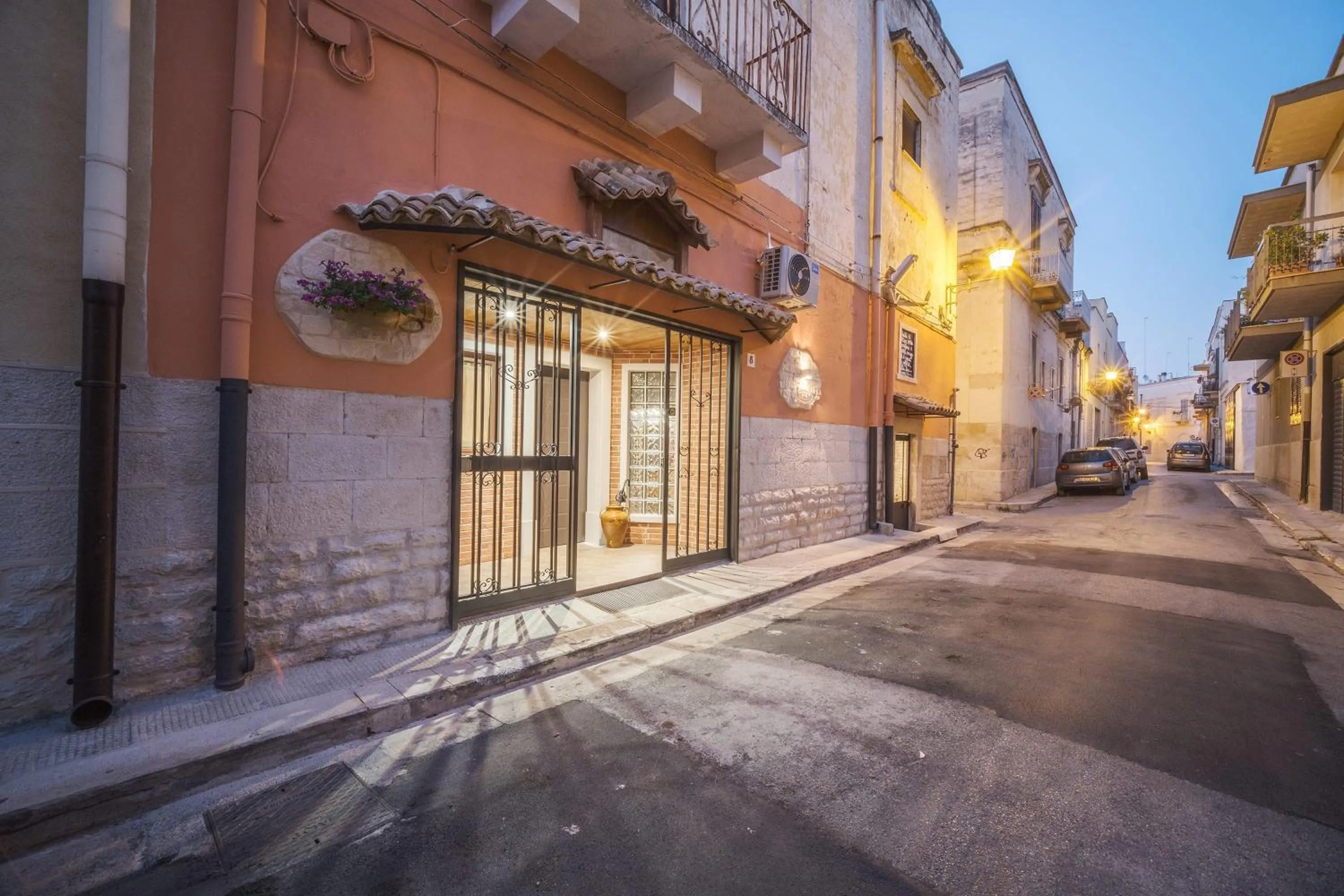 ROBERTO's Guest House