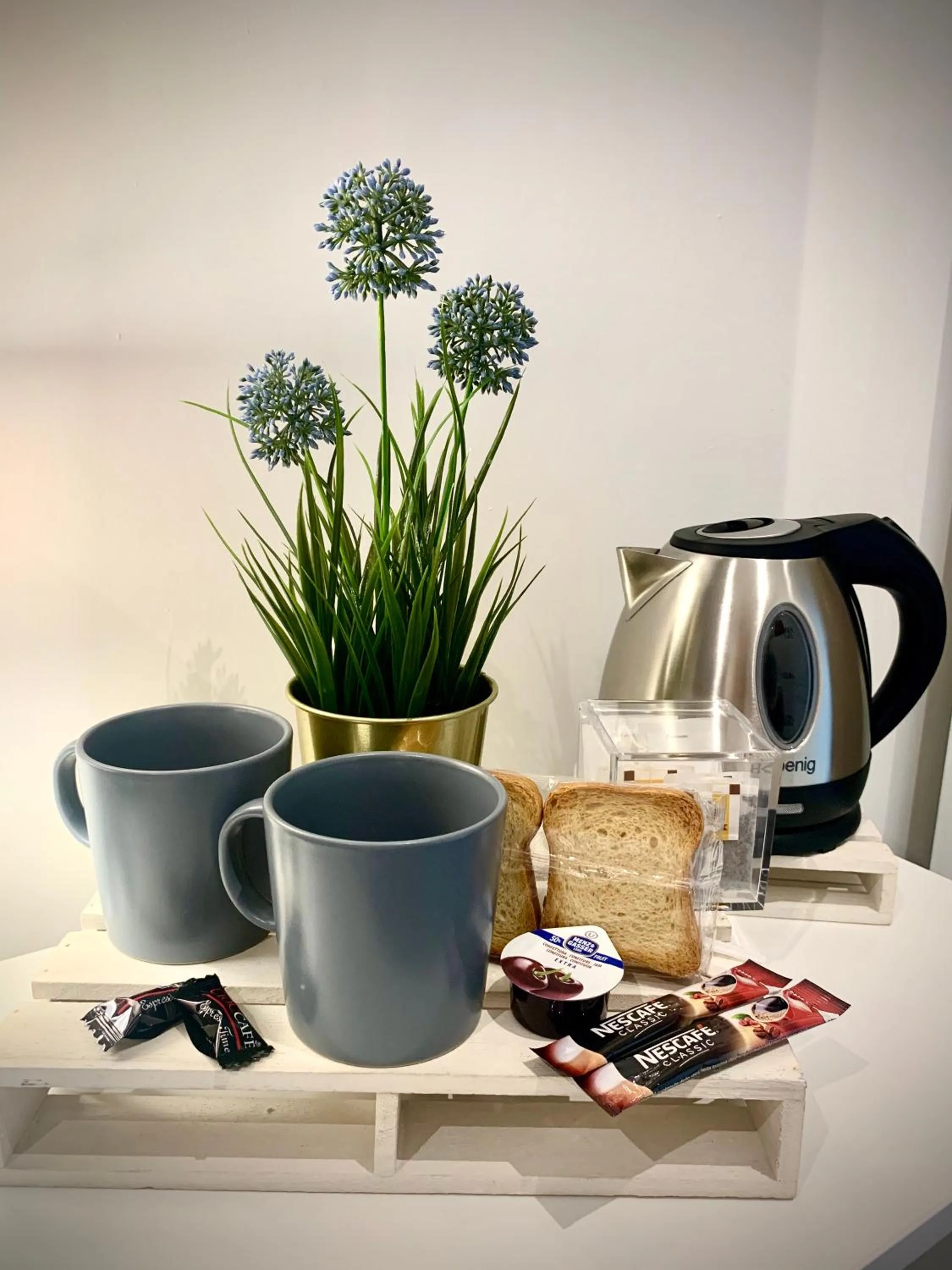 Breakfast in 4 Vatican Rooms