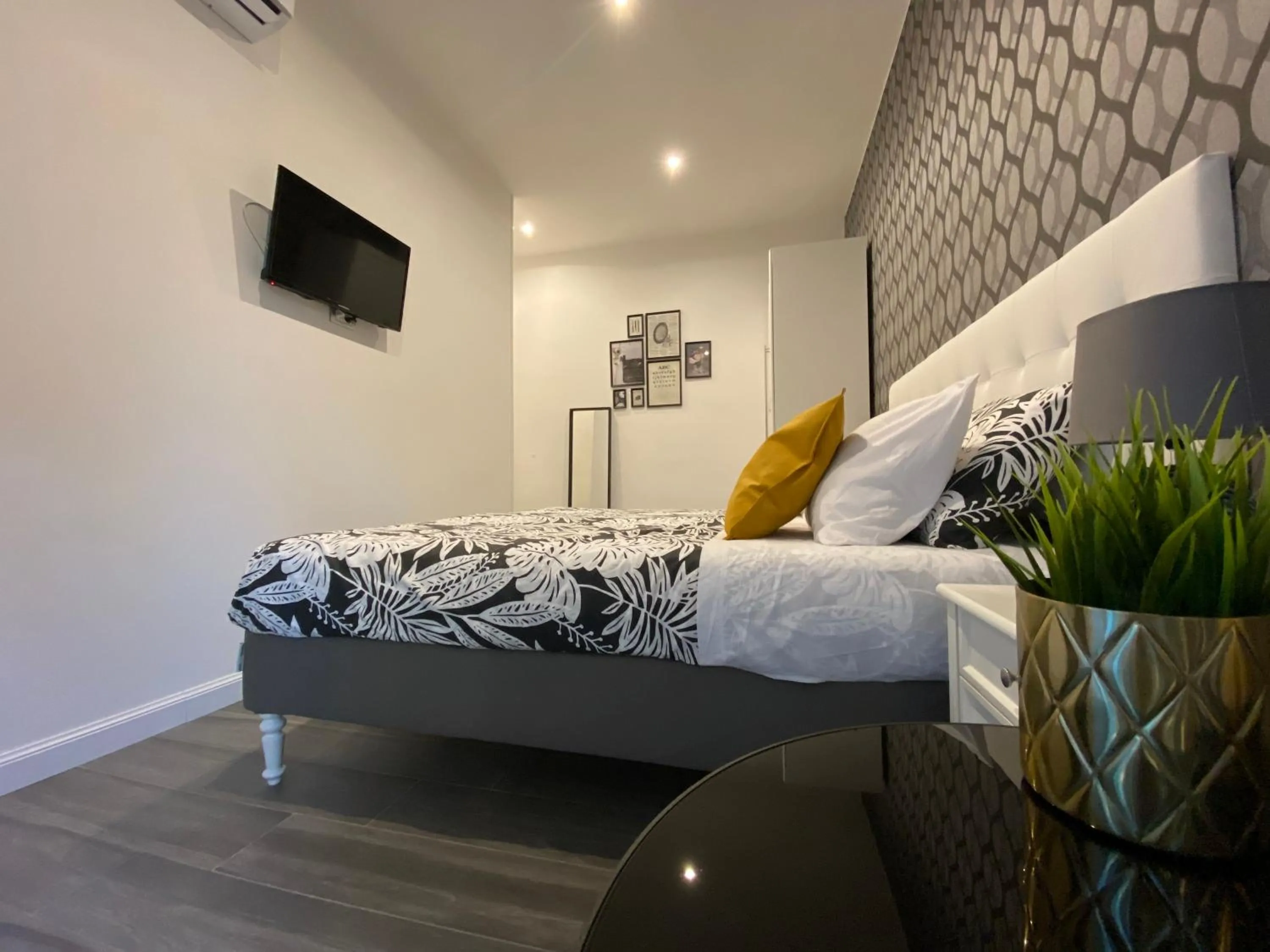 Bed in 4 Vatican Rooms