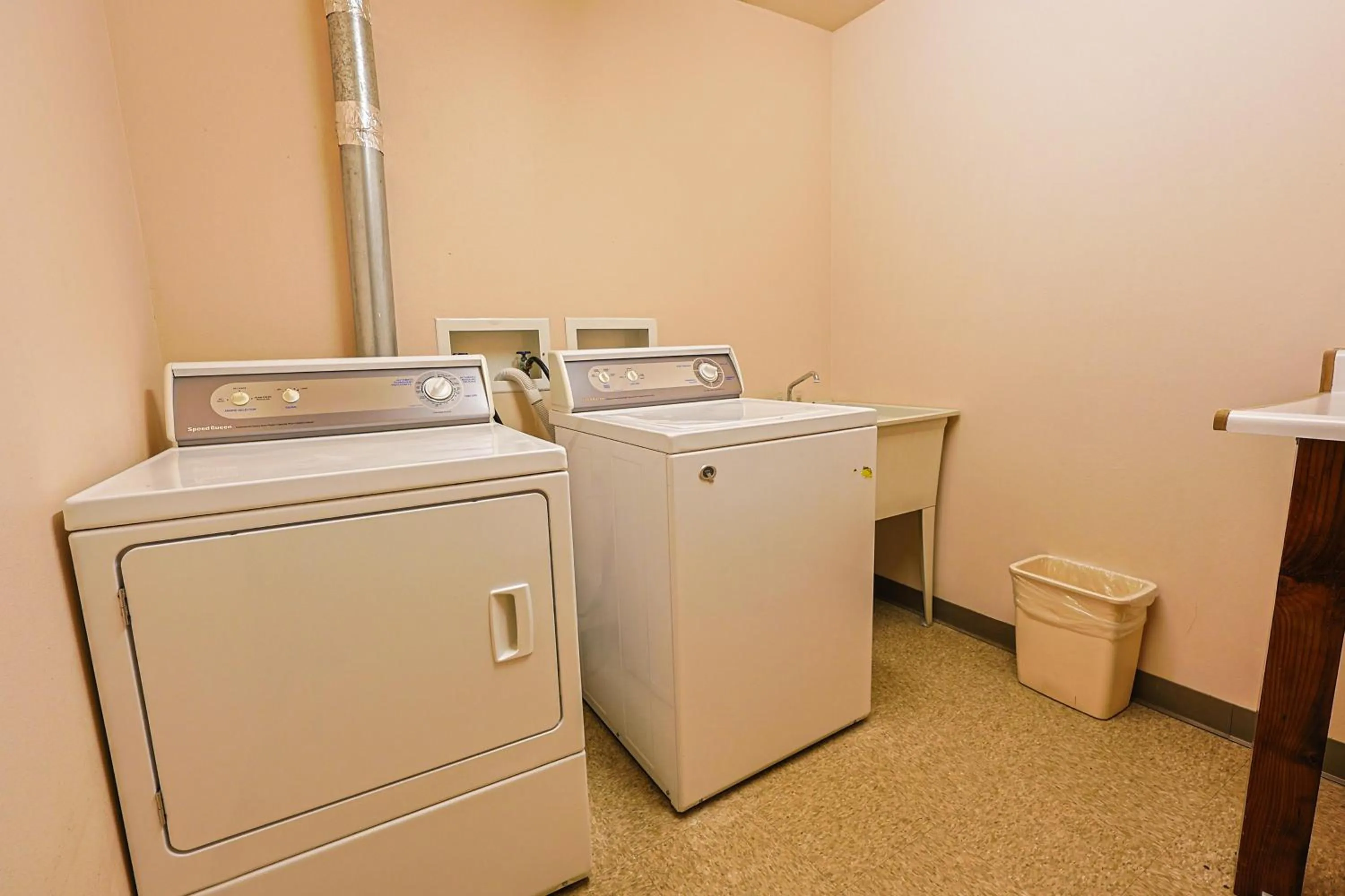 washing machine in Black Bear 2 Bed 2 Bath BBCS