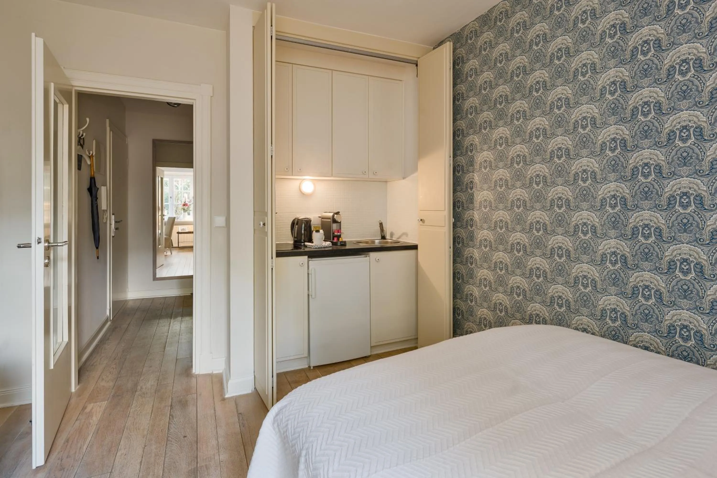 Kitchen or kitchenette, Bed in von Deska Townhouses - Ivy House