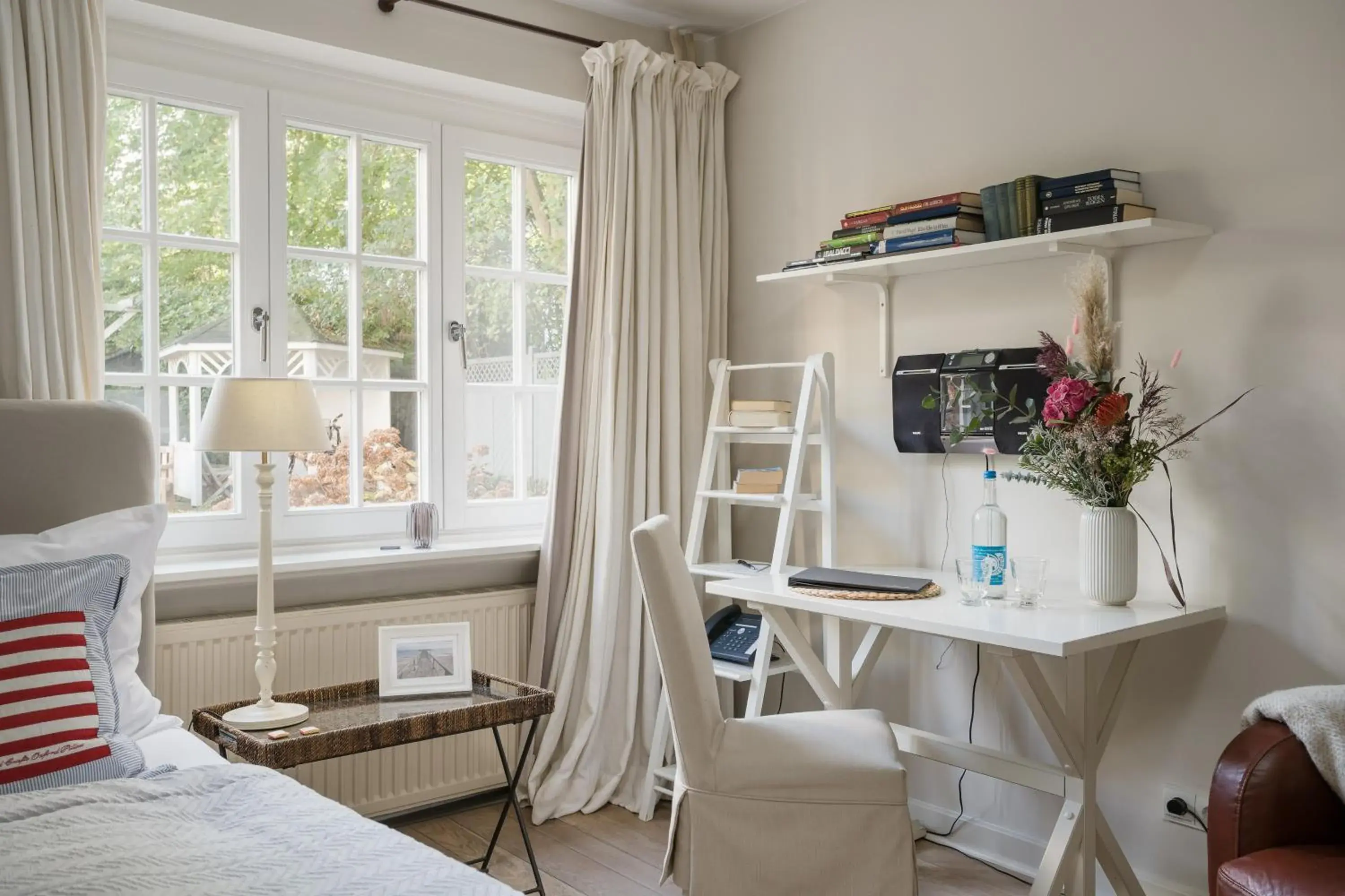 Queen Room in von Deska Townhouses - Ivy House Queen Room in von Deska Townhouses - Ivy House