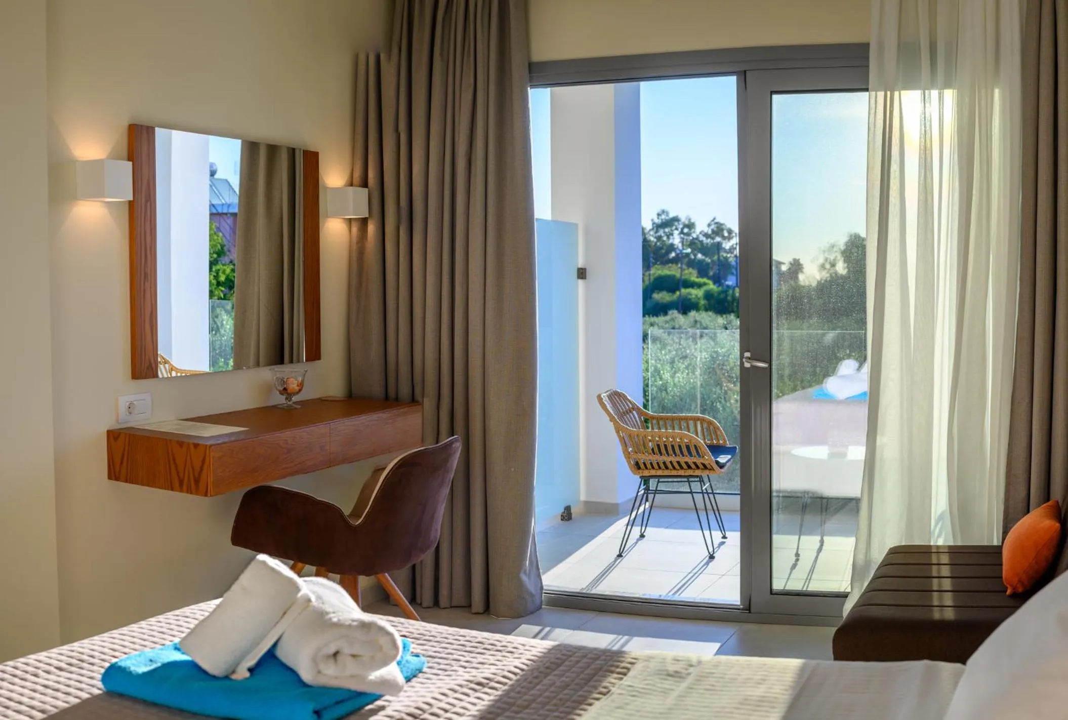 Photo of the whole room, Bed in Alonaki Resort