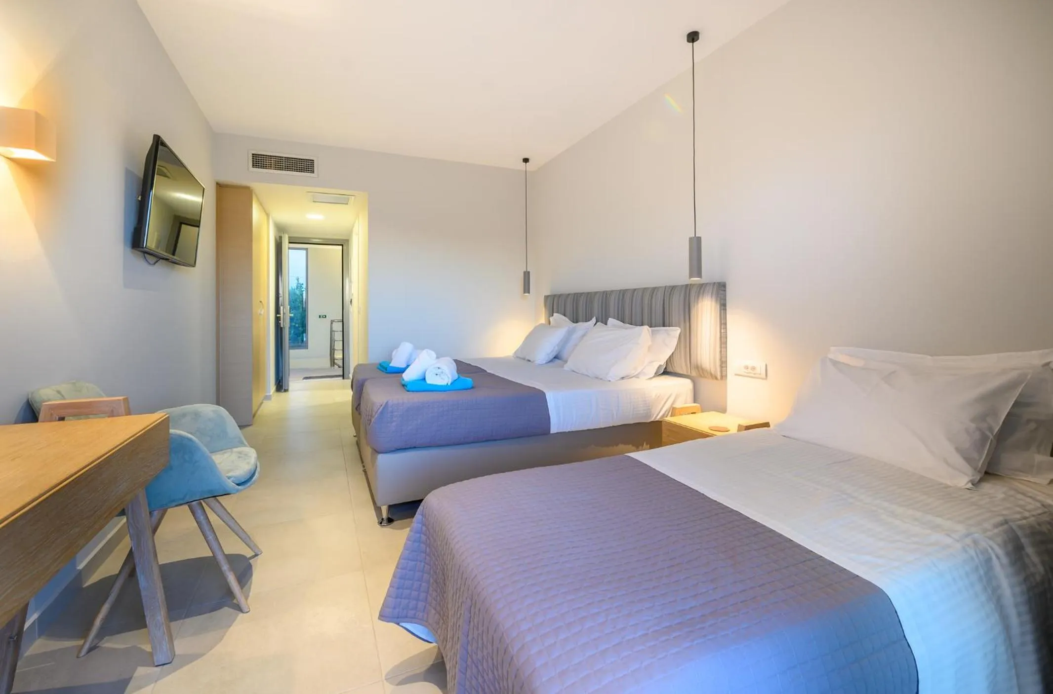 Photo of the whole room, Bed in Alonaki Resort