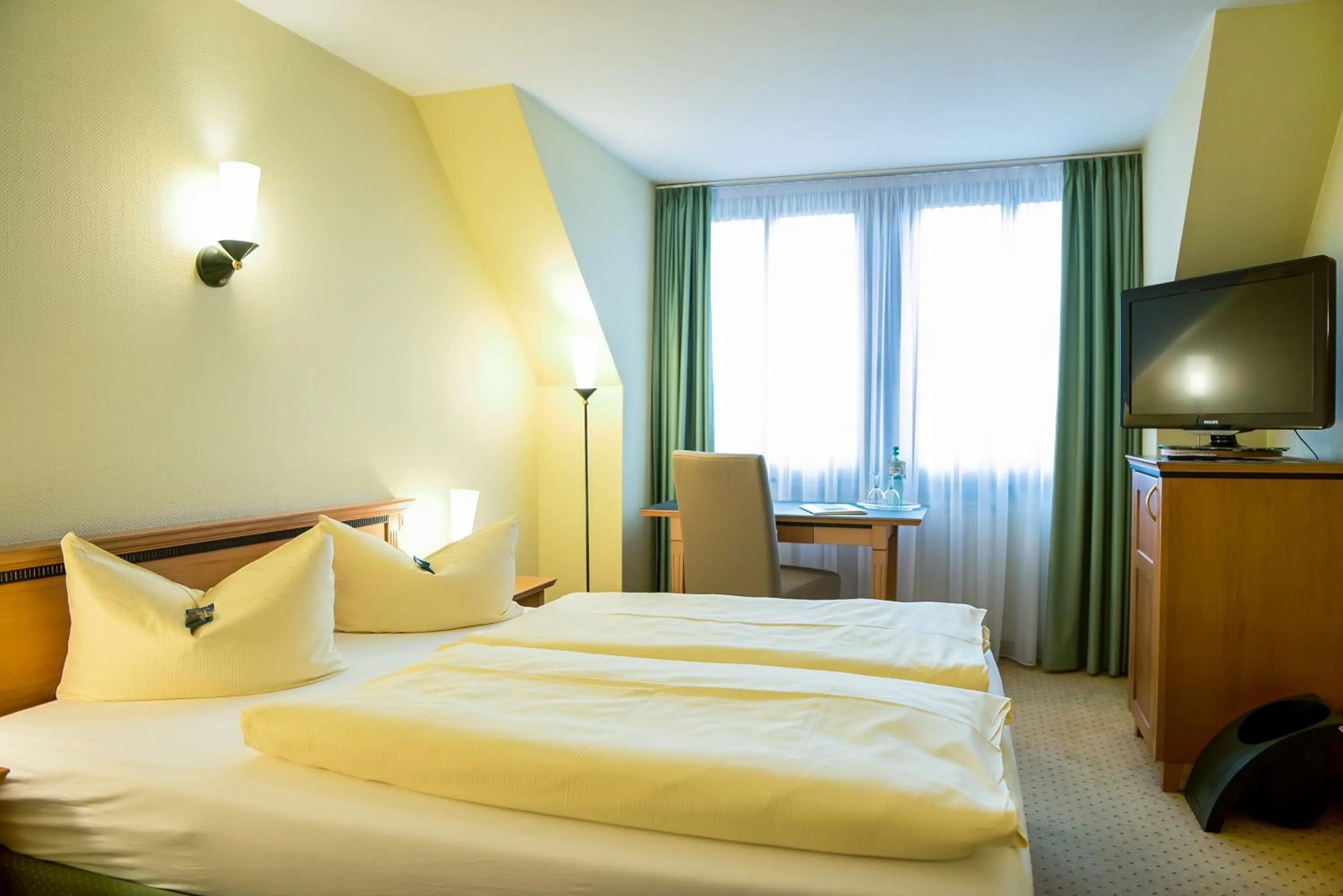 Photo of the whole room, Bed in Ringhotel Dreiländereck Zittau