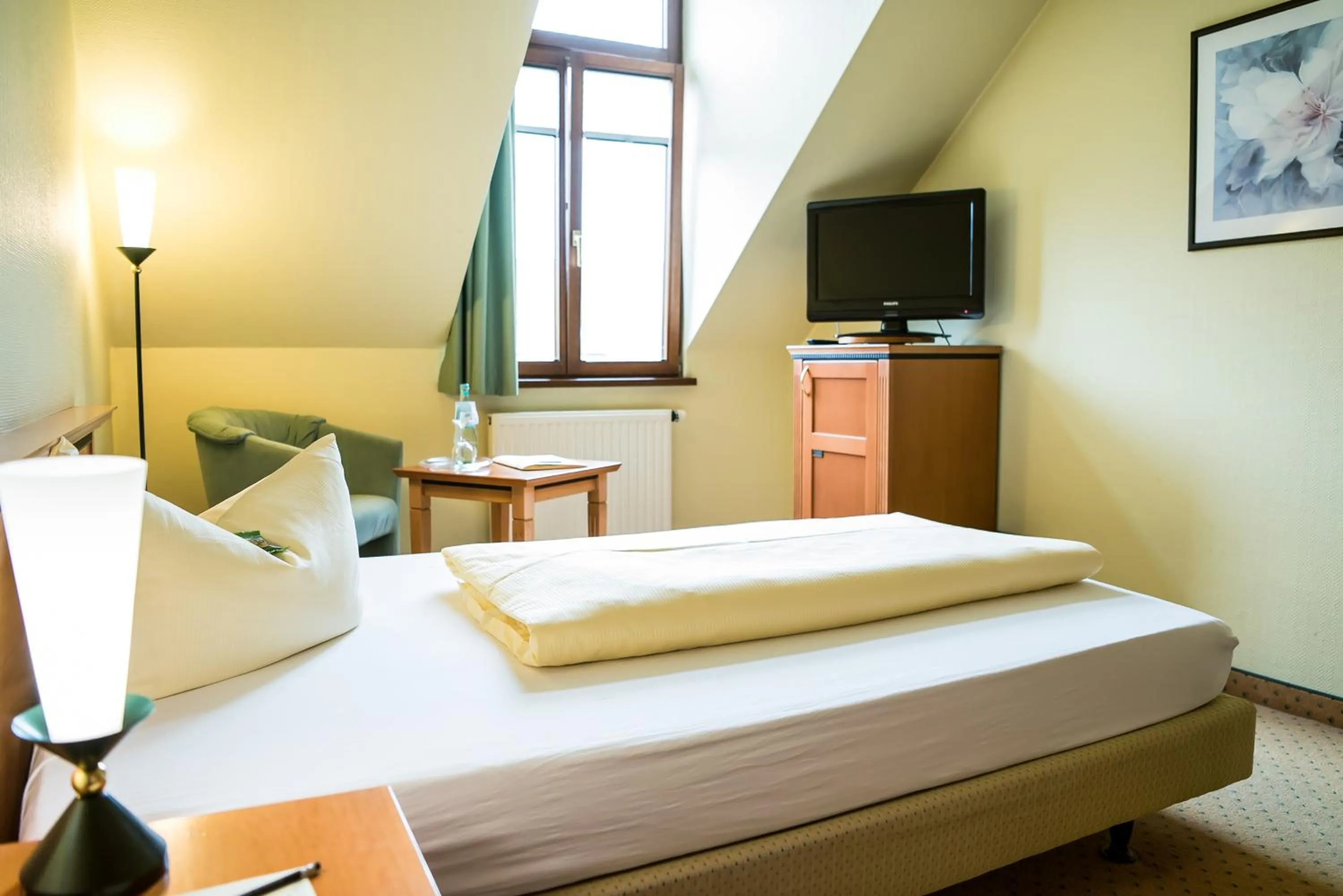 Photo of the whole room, Bed in Ringhotel Dreiländereck Zittau
