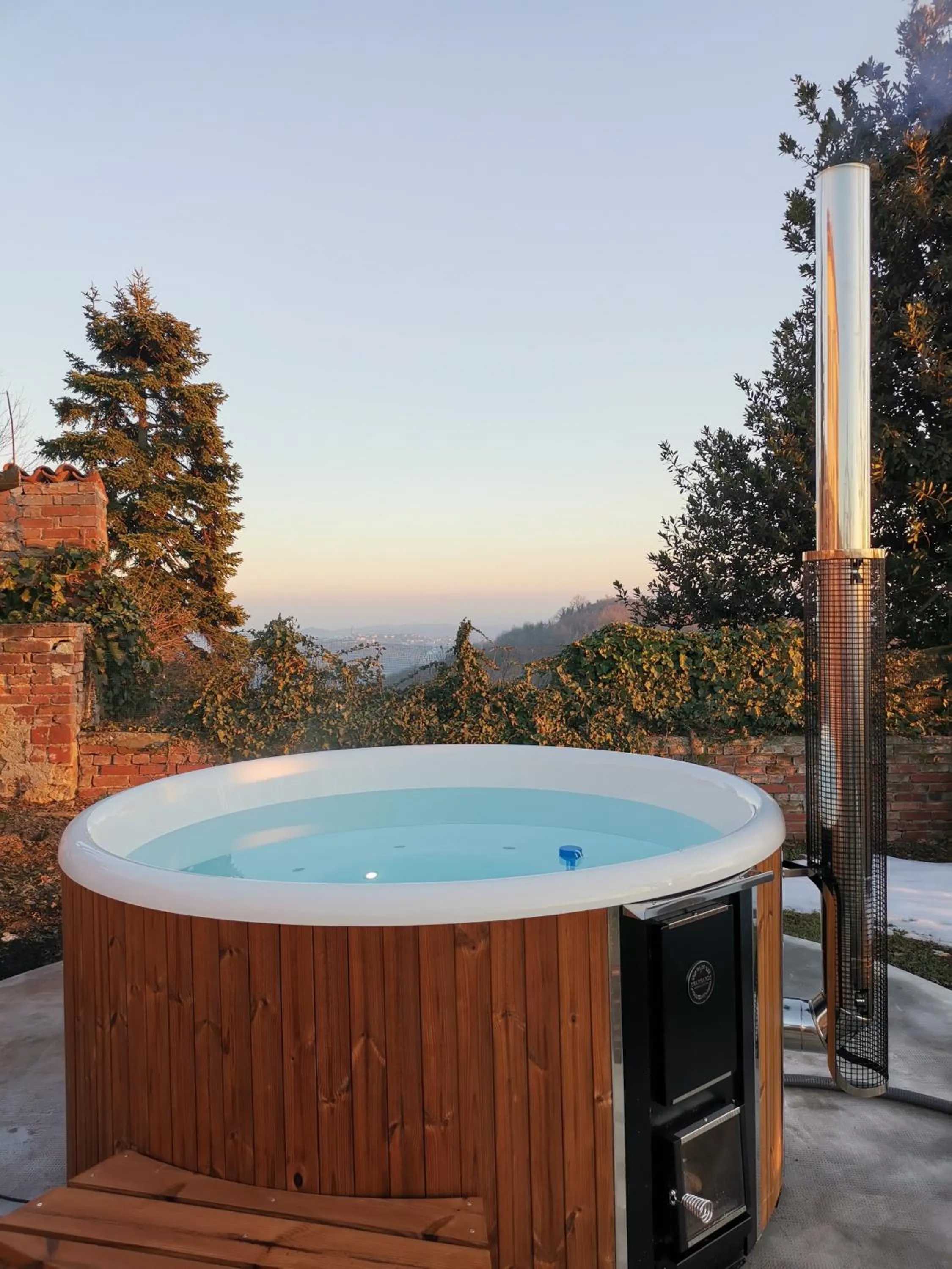 Hot Tub in Theresa sulla Collina