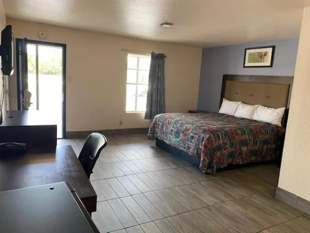 Bed in Texas Inn Seguin